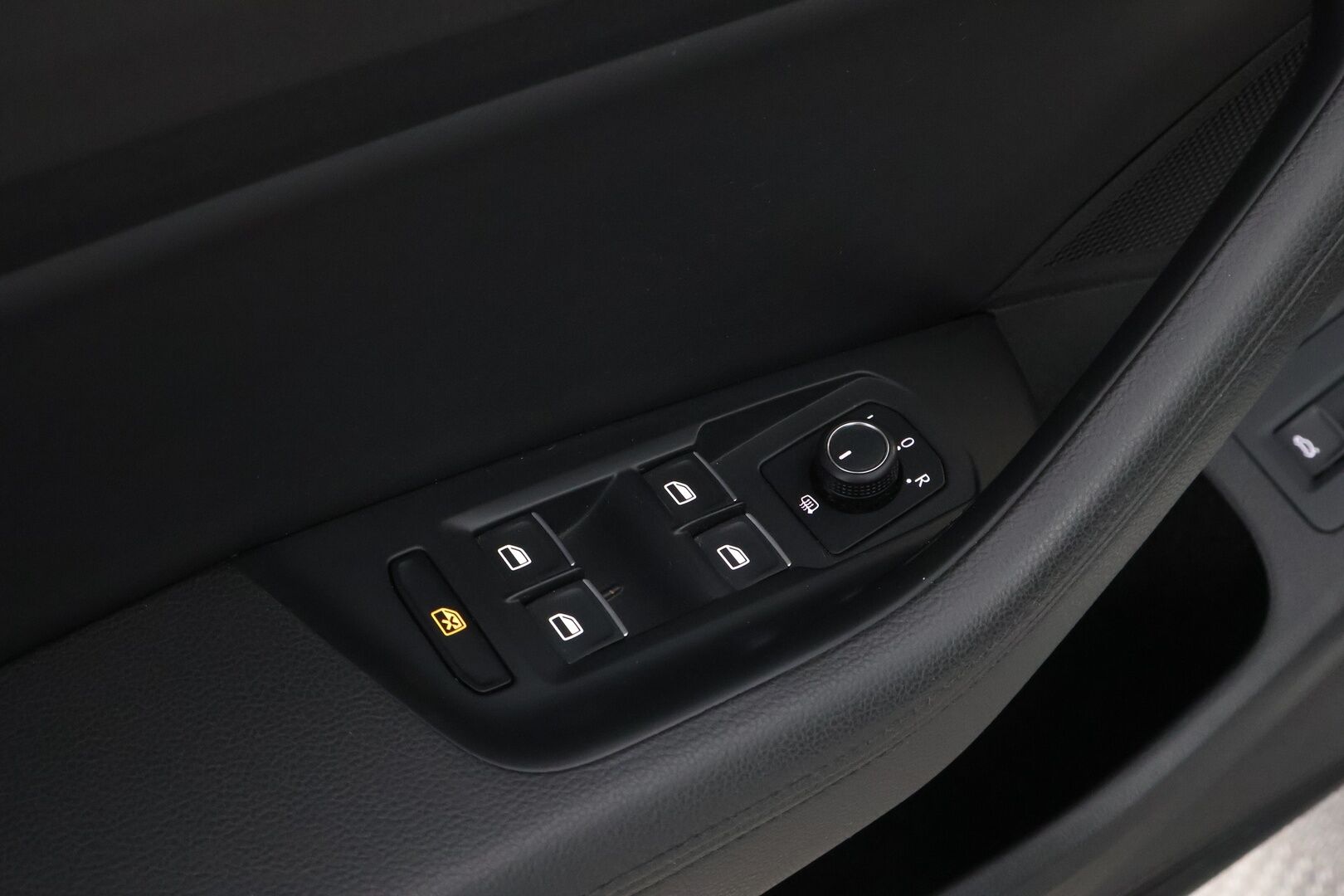 Volkswagen Passat 2015 Variant Highline 2,0 TDI 140 kW (190 hv) BlueMotion Technology 4MOTION DSG - *Webasto / ACC / P-kamera / Koukku / Nahkaverhoilu* MYYDÄÄN HUUTOKAUPAT.COMISSA!!*