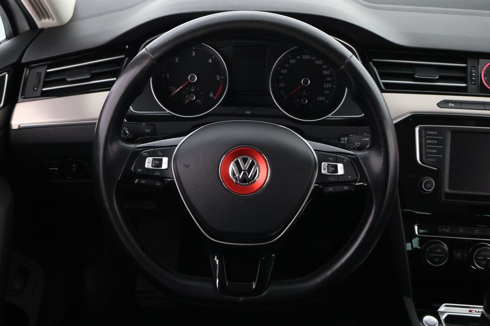 Volkswagen Passat 2015 Variant Highline 2,0 TDI 140 kW (190 hv) BlueMotion Technology 4MOTION DSG - *Webasto / ACC / P-kamera / Koukku / Nahkaverhoilu* MYYDÄÄN HUUTOKAUPAT.COMISSA!!*