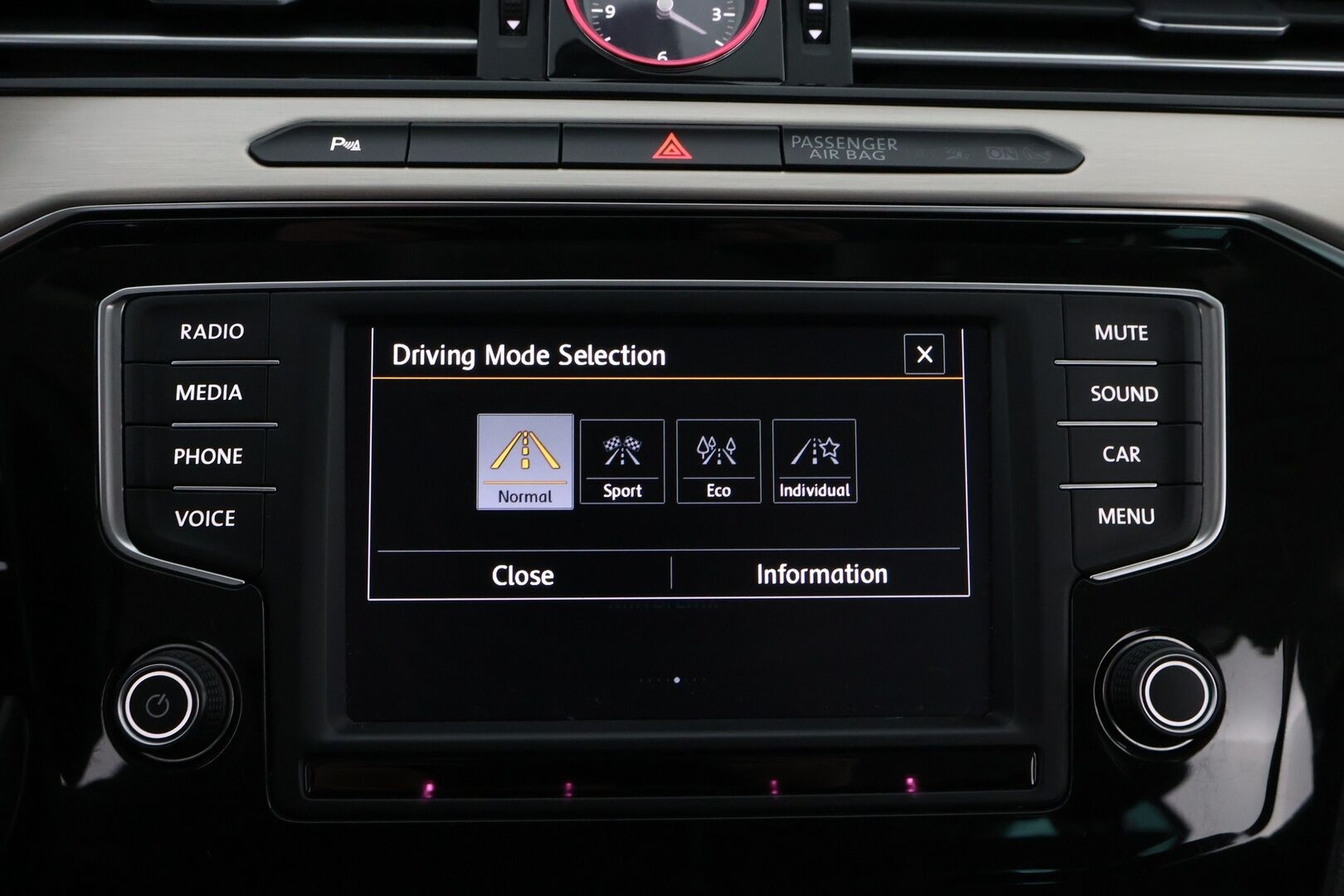 Volkswagen Passat 2015 Variant Highline 2,0 TDI 140 kW (190 hv) BlueMotion Technology 4MOTION DSG - *Webasto / ACC / P-kamera / Koukku / Nahkaverhoilu* MYYDÄÄN HUUTOKAUPAT.COMISSA!!*