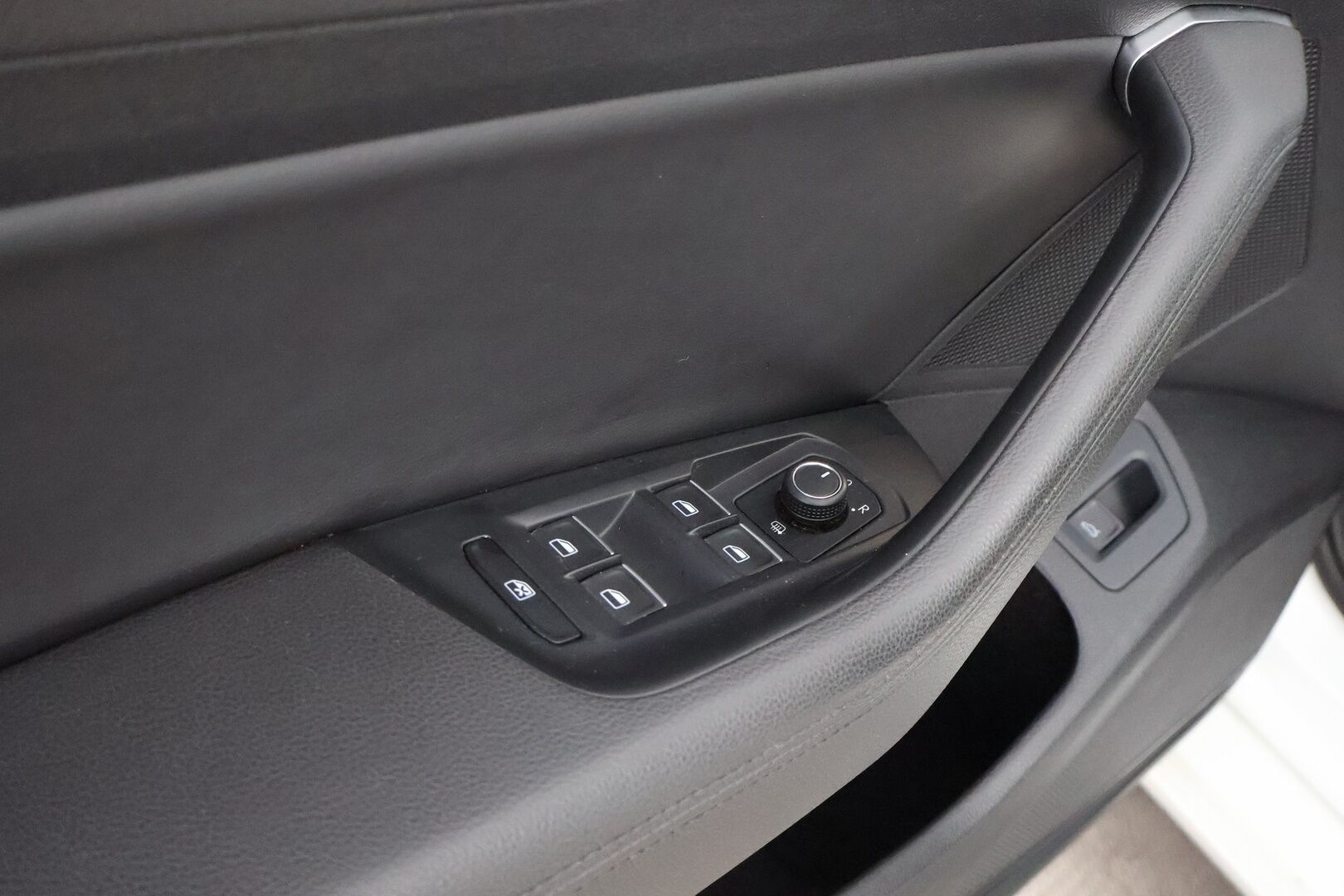 Volkswagen Passat 2015 Variant Highline 2,0 TDI 140 kW (190 hv) BlueMotion Technology 4MOTION DSG - Webasto / Adapt.Vakkari / Vetokoukku / Peruutuskamera / Nahkasisusta / LED / Juuri tullut Tampereelle!