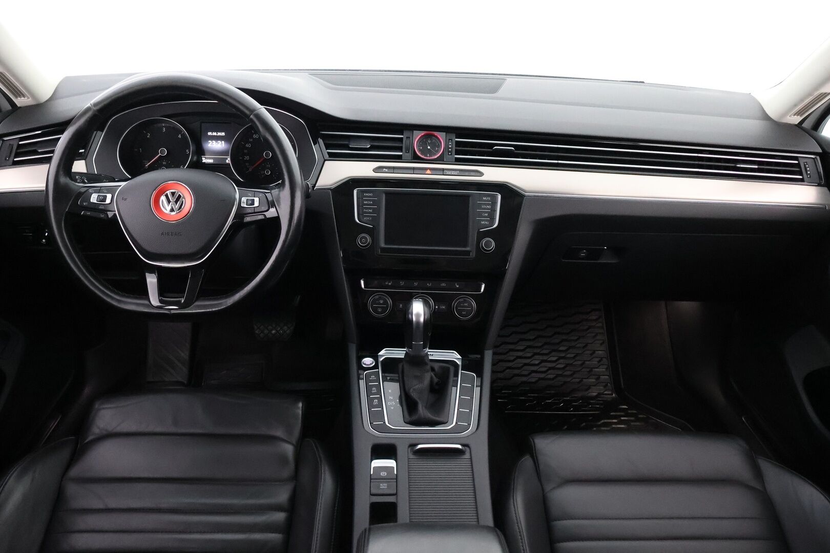 Volkswagen Passat 2015 Variant Highline 2,0 TDI 140 kW (190 hv) BlueMotion Technology 4MOTION DSG - Webasto / Adapt.Vakkari / Vetokoukku / Peruutuskamera / Nahkasisusta / LED / Juuri tullut Tampereelle!