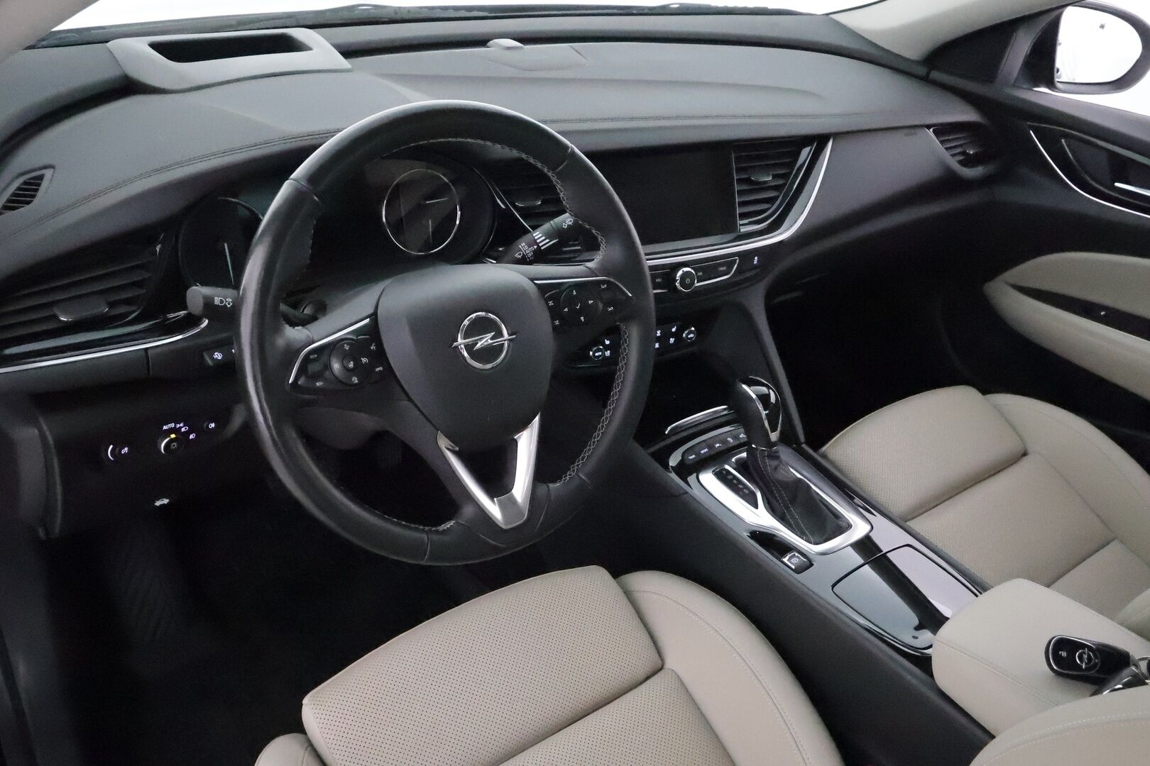 Opel Insignia 2020 Grand Sport Executive 200 Turbo A **ACC / Pa-lisälämmitin / HUD / LED / 360° / Hierova&Ilmastoitu Muistipenkki / Navi** - 1.omisteinen Suomi-auto / Kahdet Renkaat / **HYVILLÄ KAMOILLA**