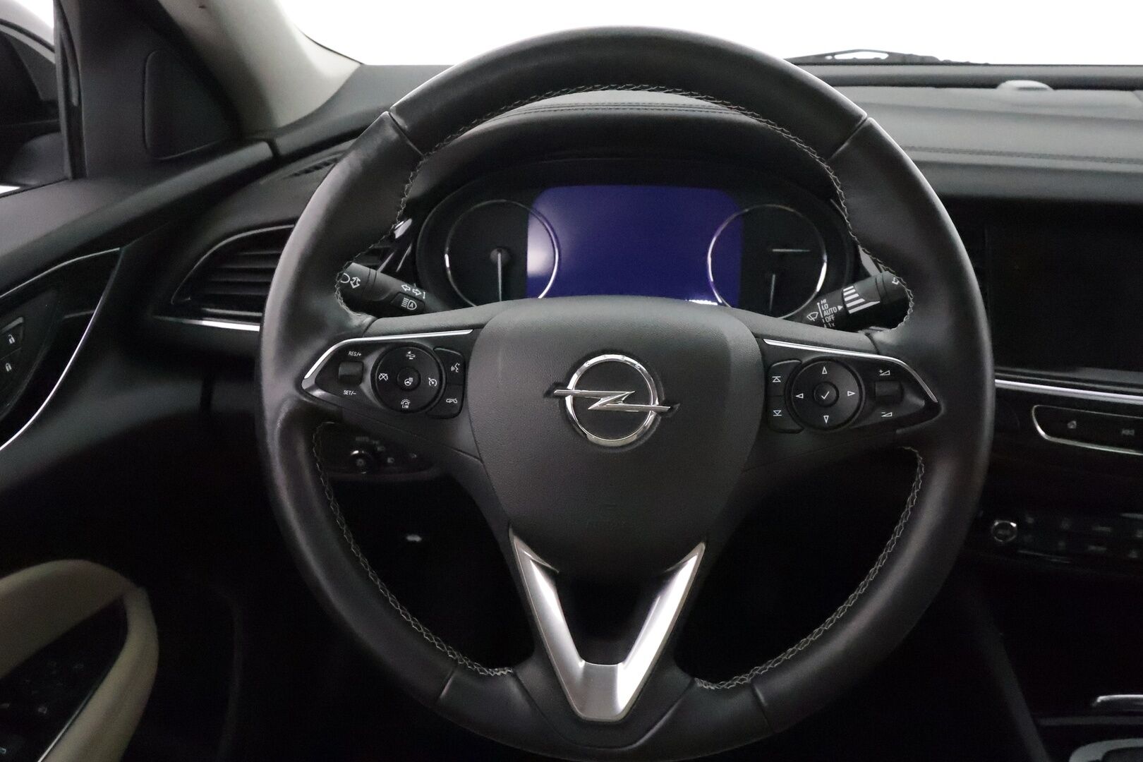 Opel Insignia 2020 Grand Sport Executive 200 Turbo A **ACC / Pa-lisälämmitin / HUD / LED / 360° / Hierova&Ilmastoitu Muistipenkki / Navi** - 1.omisteinen Suomi-auto / Kahdet Renkaat / **HYVILLÄ KAMOILLA**