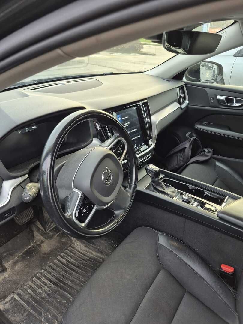 Volvo V60 2019 D4 Business aut - | Webasto | ACC | Sähköinen koukku | VOC | Osanahka istuimet | Sähköinen takaluukku | - KORKO VAIN 3,99 %