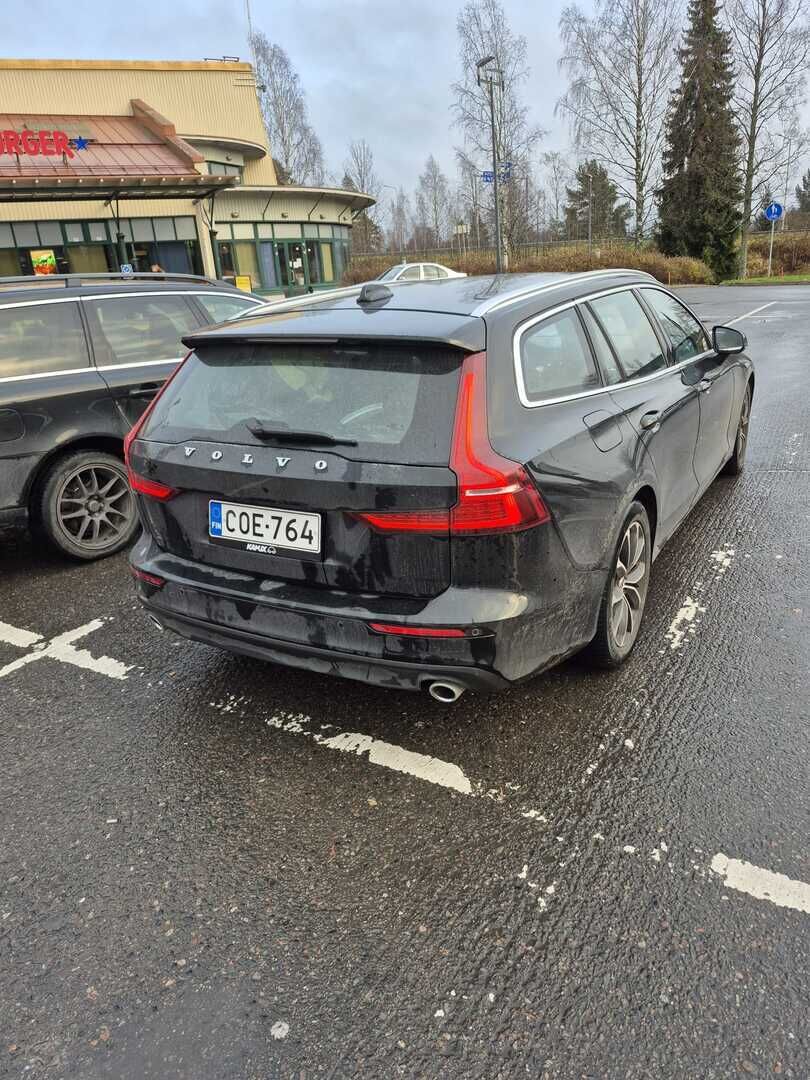 Volvo V60 2019 D4 Business aut - | Webasto | ACC | Sähköinen koukku | VOC | Osanahka istuimet | Sähköinen takaluukku | - KORKO VAIN 3,99 %