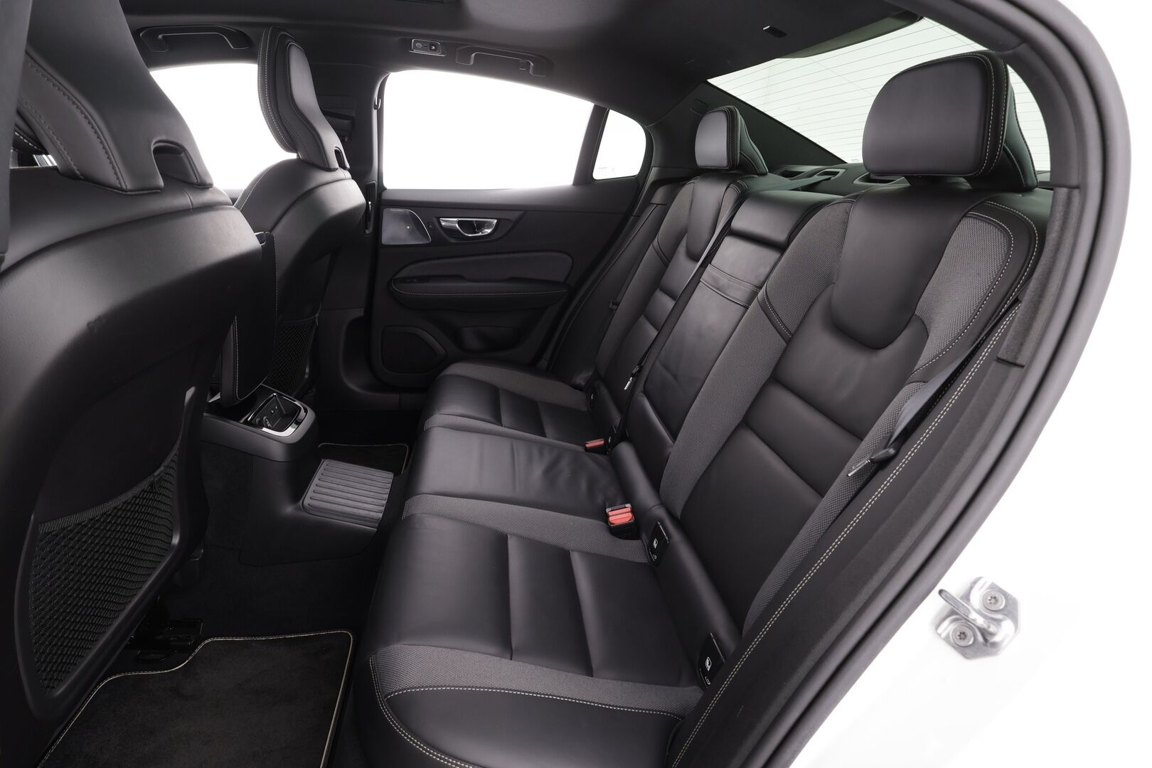 Volvo S60 2020 T8 TwE AWD Business R-Design aut * Webasto / Panorama / B&W / ACC / LED / P.tutkat / Sportpenkki Muistilla * - Suomi-auto / Bowers & Wilkins / Kahdet renkaat / Merkkihuollettu!