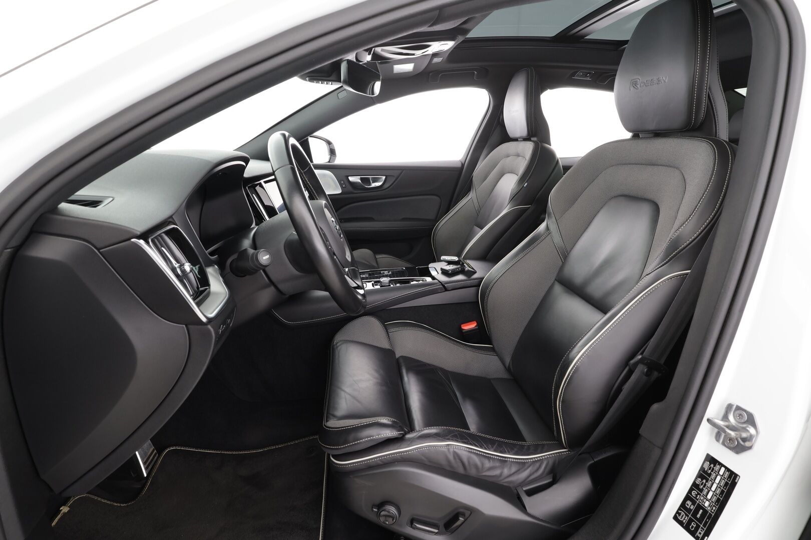 Volvo S60 2020 T8 TwE AWD Business R-Design aut * Webasto / Panorama / B&W / ACC / LED / P.tutkat / Sportpenkki Muistilla * - Suomi-auto / Bowers & Wilkins / Kahdet renkaat / Merkkihuollettu!