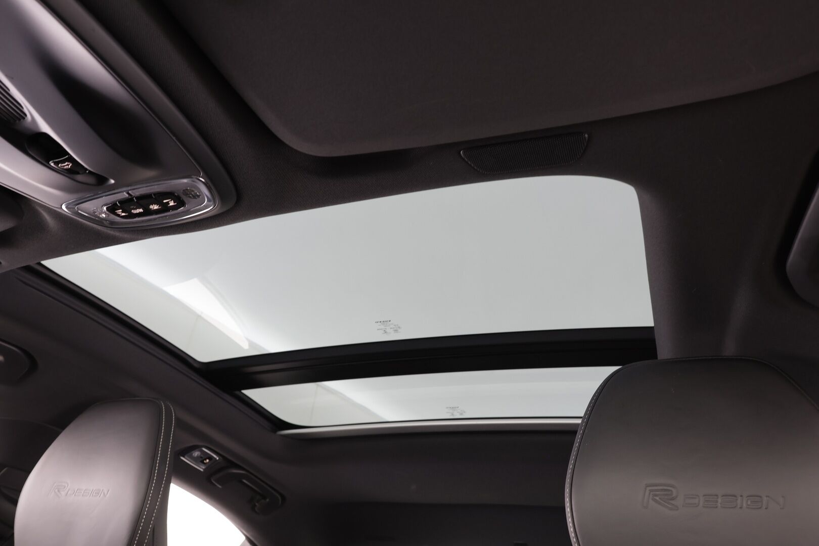 Volvo S60 2020 T8 TwE AWD Business R-Design aut * Webasto / Panorama / B&W / ACC / LED / P.tutkat / Sportpenkki Muistilla * - Suomi-auto / Bowers & Wilkins / Kahdet renkaat