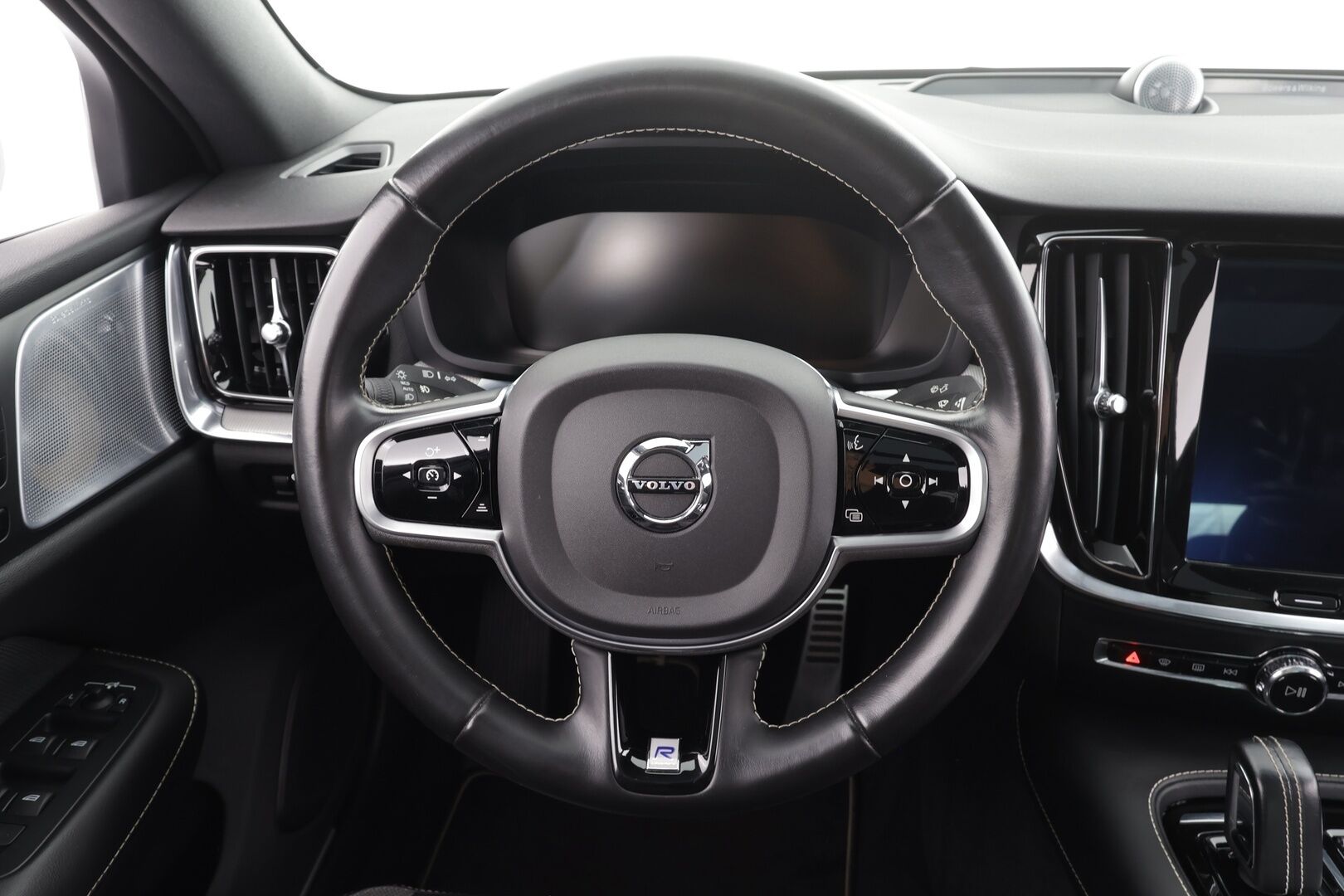 Volvo S60 2020 T8 TwE AWD Business R-Design aut * Webasto / Panorama / B&W / ACC / LED / P.tutkat / Sportpenkki Muistilla * - Suomi-auto / Bowers & Wilkins / Kahdet renkaat