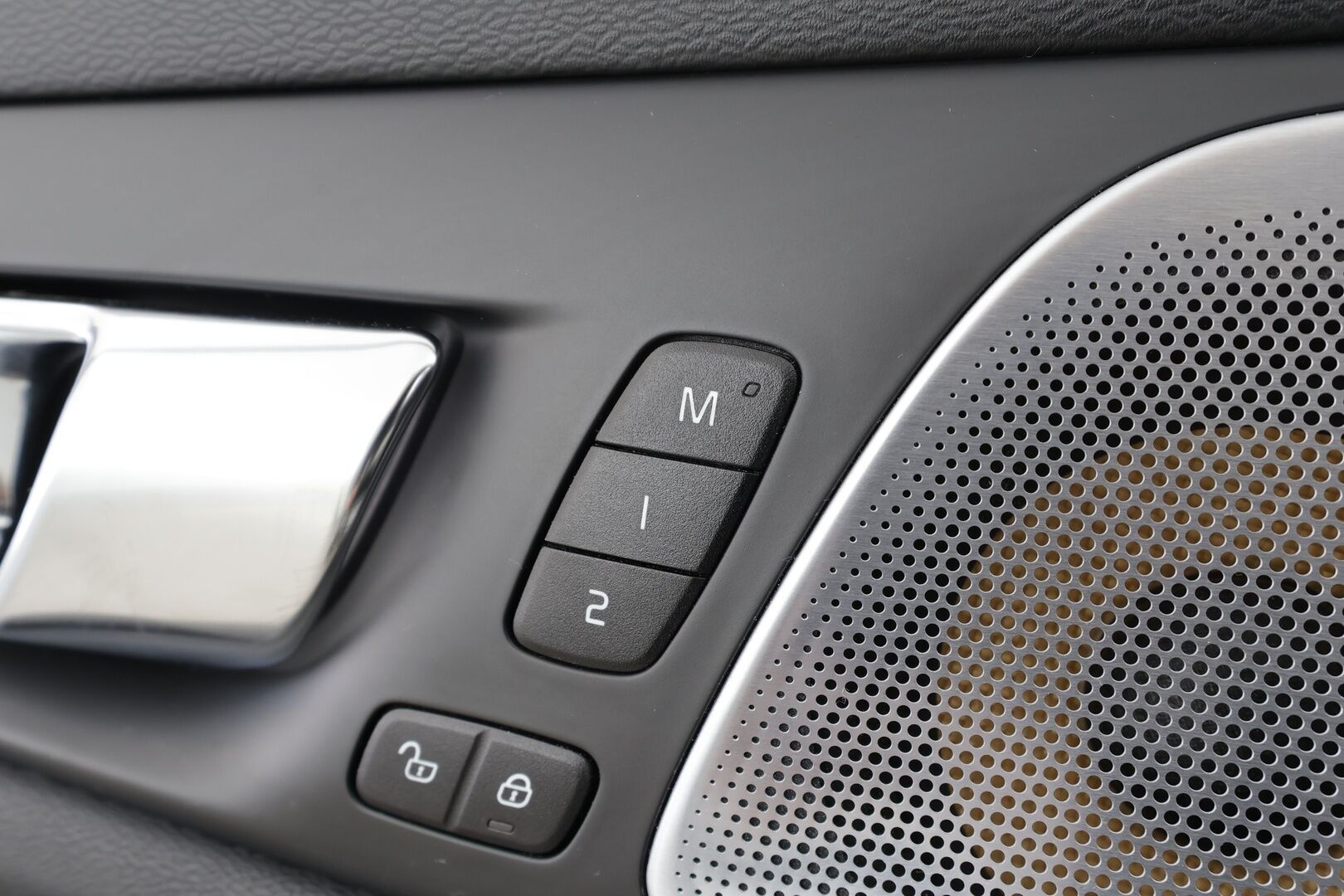 Volvo S60 2020 T8 TwE AWD Business R-Design aut * Webasto / Panorama / B&W / ACC / LED / P.tutkat / Sportpenkki Muistilla * - Suomi-auto / Bowers & Wilkins / Kahdet renkaat