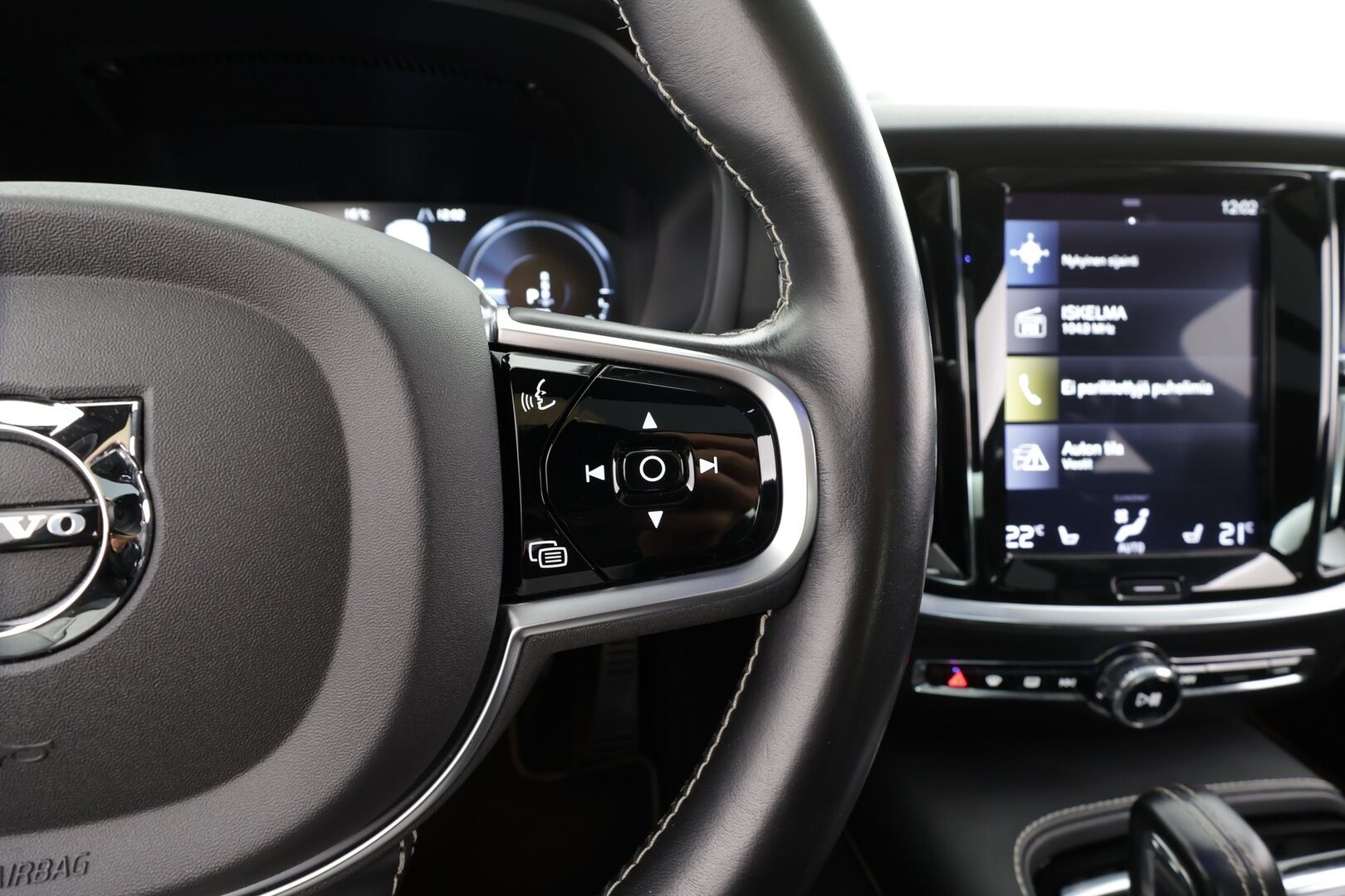 Volvo S60 2020 T8 TwE AWD Business R-Design aut * Webasto / Panorama / B&W / ACC / LED / P.tutkat / Sportpenkki Muistilla * - Suomi-auto / Bowers & Wilkins / Kahdet renkaat