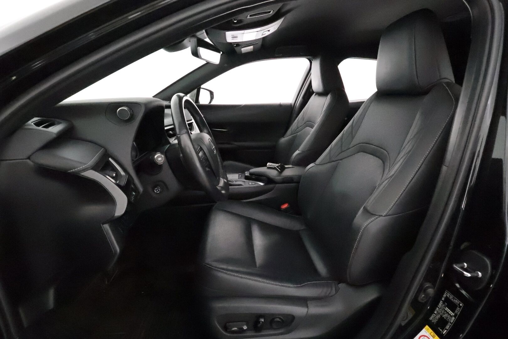 Lexus UX 2019 250h AWD Premium * Adapt.Vakkari / Mark&Levinson / Nahkasisusta / Sähköpenkit / Lohkolämmitin / Navi / LED - Suomi-auto / Kahdet renkaat aluvanteilla / Merkkihuollettu / Hyvät varusteet!