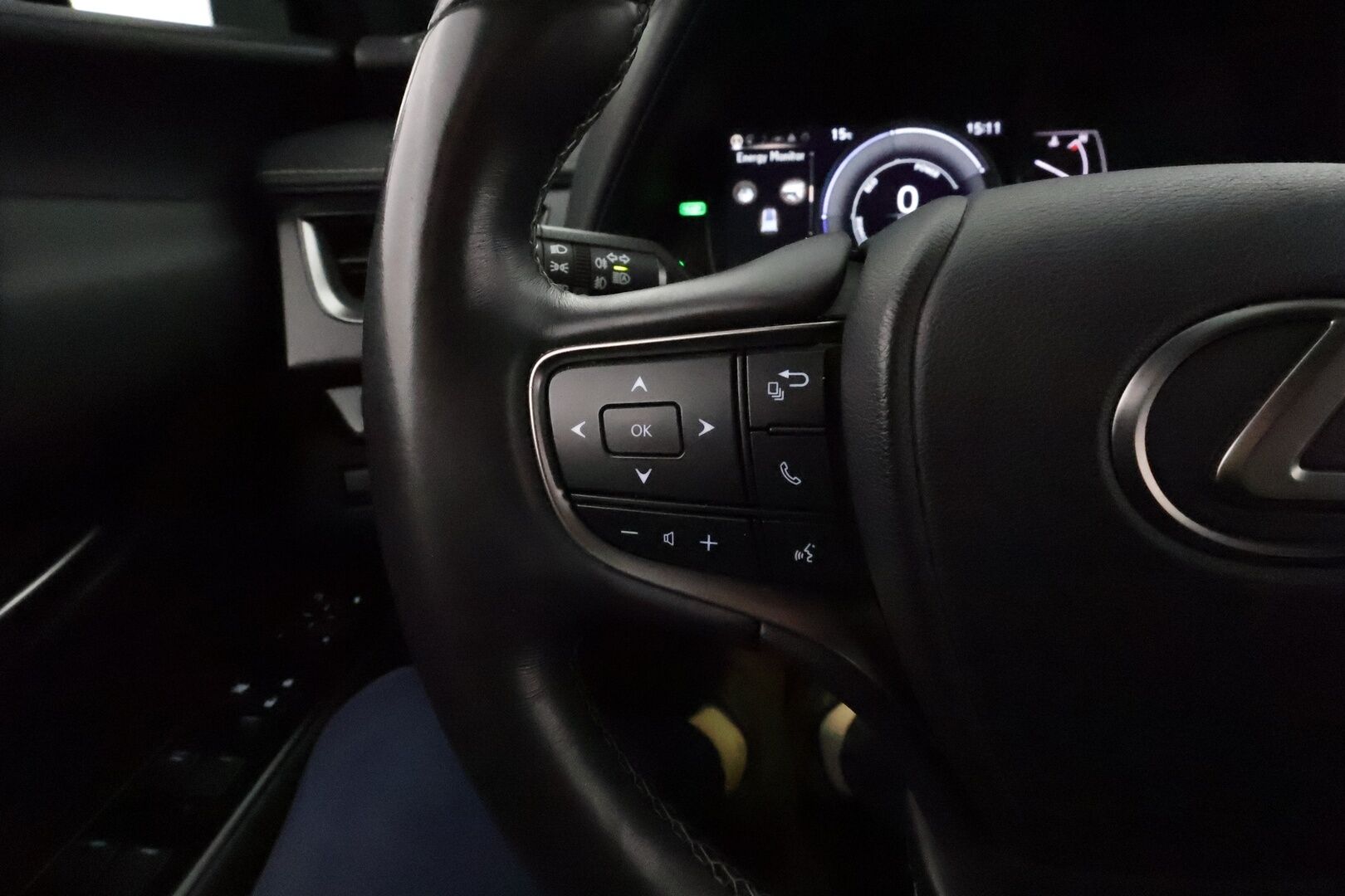 Lexus UX 2019 250h AWD Premium * Adapt.Vakkari / Mark&Levinson / Nahkasisusta / Sähköpenkit / Lohkolämmitin / Navi / LED - Suomi-auto / Kahdet renkaat aluvanteilla / Merkkihuollettu / Hyvät varusteet!