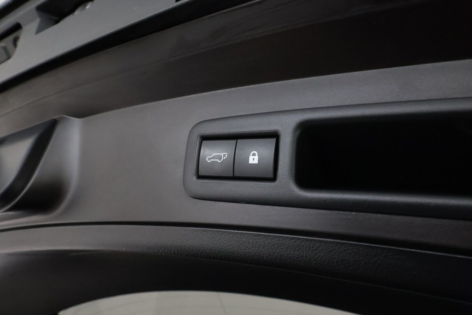 Lexus UX 2019 250h AWD Premium * Adapt.Vakkari / Mark&Levinson / Nahkasisusta / Sähköpenkit / Lohkolämmitin / Navi / LED - Suomi-auto / Kahdet renkaat aluvanteilla / Merkkihuollettu / Hyvät varusteet!