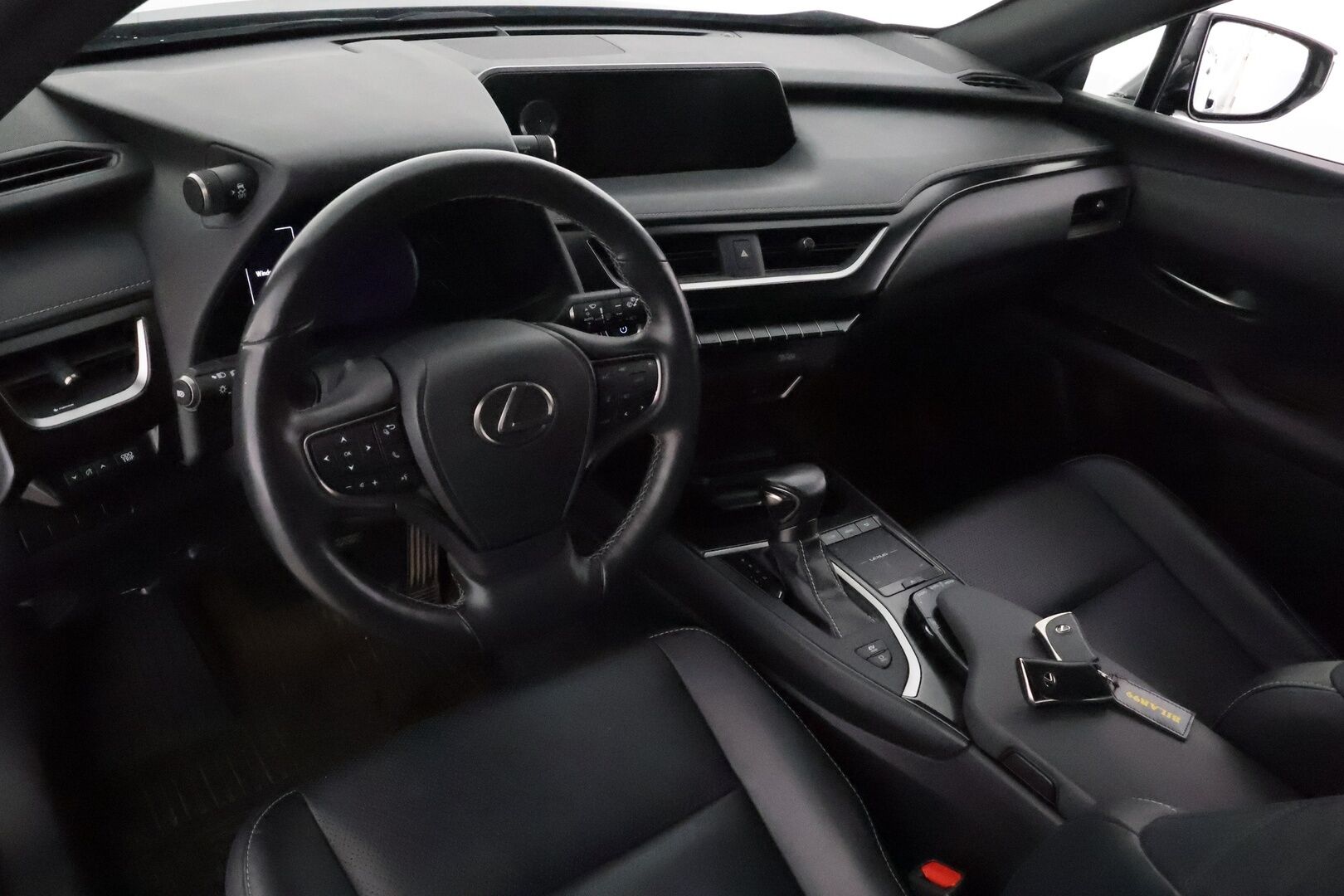 Lexus UX 2019 250h AWD Premium * Adapt.Vakkari / Mark&Levinson / Nahkasisusta / Sähköpenkit / Lohkolämmitin / Navi / LED - Suomi-auto / Kahdet renkaat aluvanteilla / Merkkihuollettu / Hyvät varusteet!