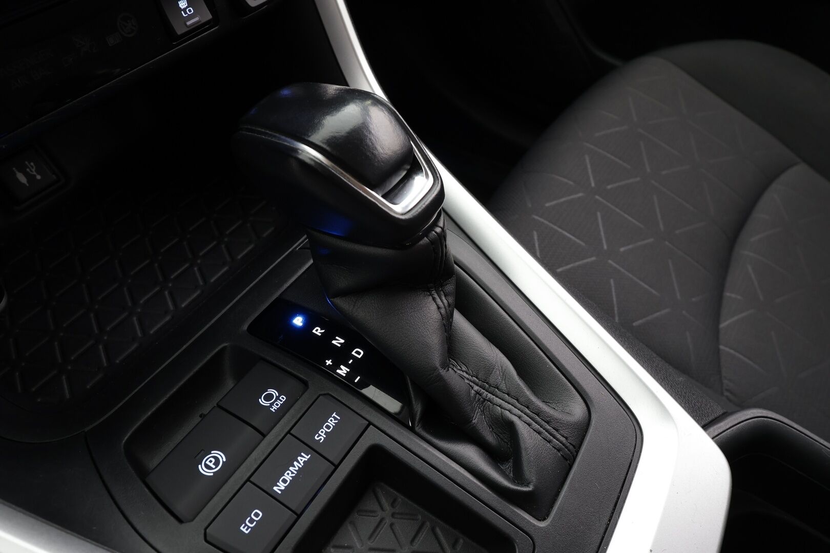 Toyota RAV4 2019 2,0 VVT-iE Business Multidrive S * ACC / LED / P.Kamera / Navi / Sisätilanlämmitin / Koukku / Kaistavahti / Keyless * - Suomi-auto / Kahdet renkaat - HULLU BLACKWEEK KORKOTARJOUS 2,49%