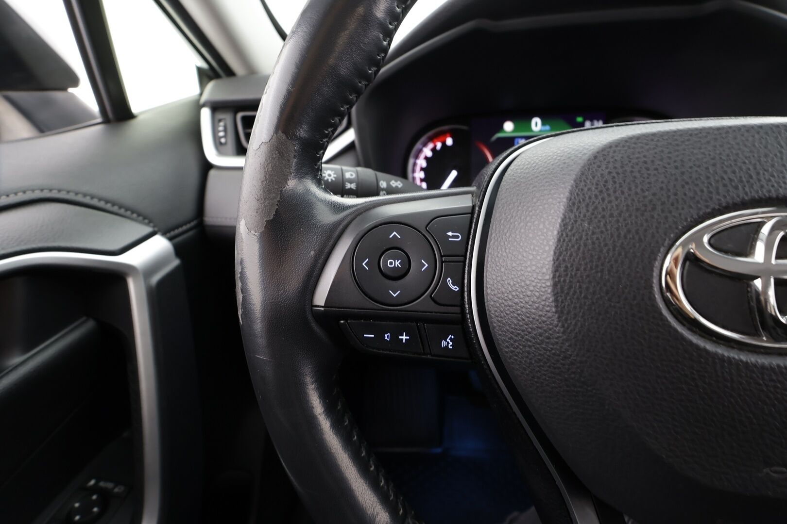 Toyota RAV4 2019 2,0 VVT-iE Business Multidrive S * ACC / LED / P.Kamera / Navi / Sisätilanlämmitin / Koukku / Kaistavahti / Keyless * - Suomi-auto / Kahdet renkaat - HULLU BLACKWEEK KORKOTARJOUS 2,49%