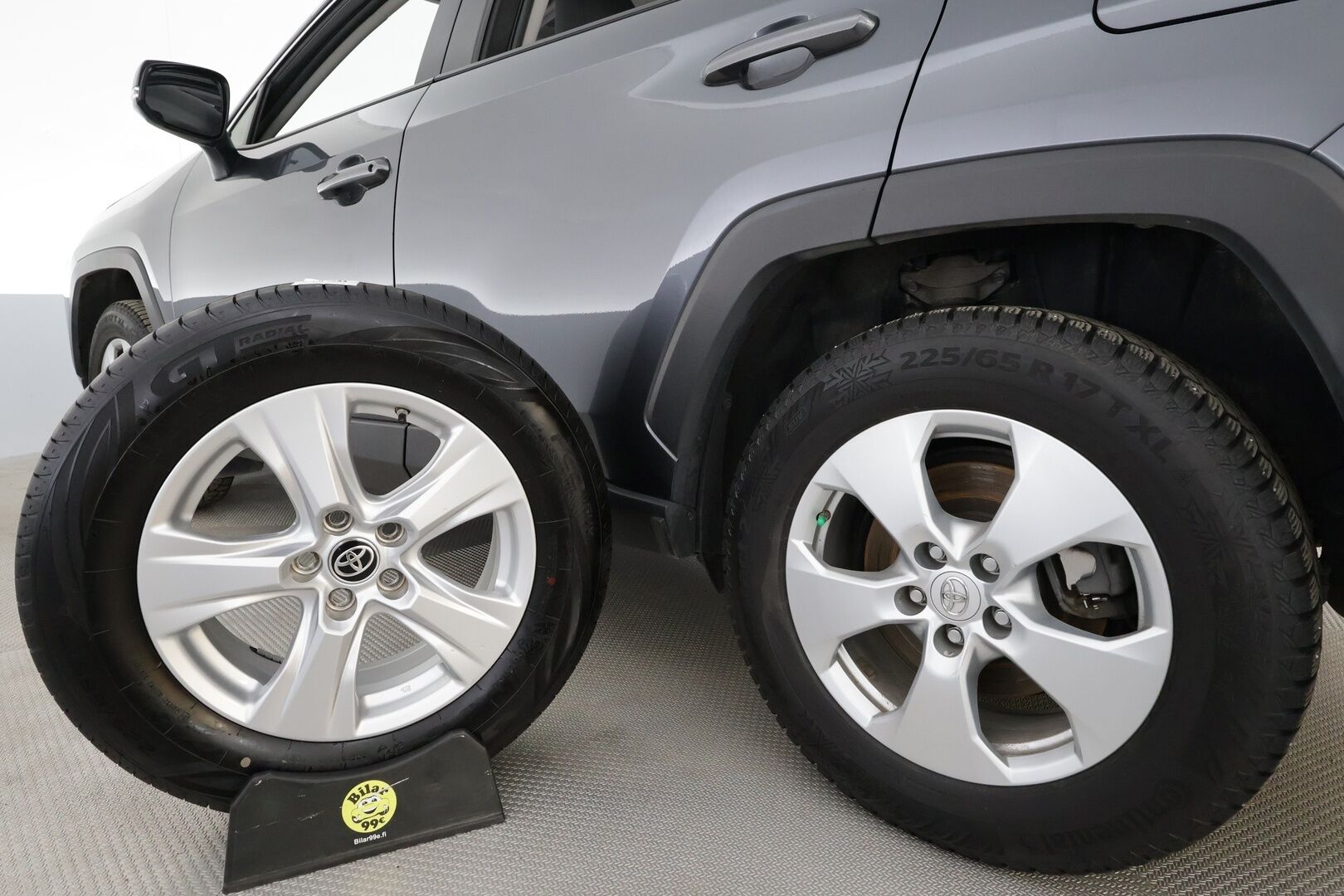 Toyota RAV4 2019 2,0 VVT-iE Business Multidrive S * ACC / LED / P.Kamera / Navi / Sisätilanlämmitin / Koukku / Kaistavahti / Keyless * - Suomi-auto / Kahdet renkaat - HULLU BLACKWEEK KORKOTARJOUS 2,49%