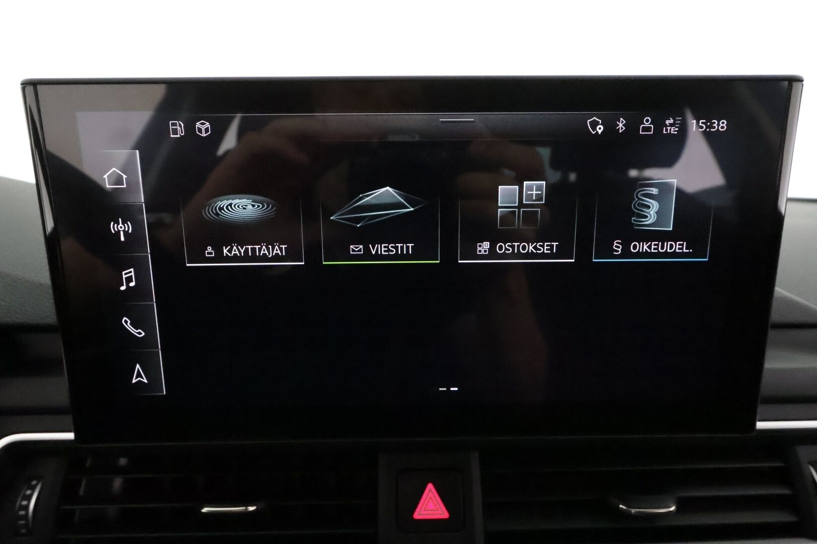 Audi A4 2020 Sedan Business Advanced 35 TFSI 110 kW MHEV S tronic **Webasto / Koukku / ACC / LED / P.kamera / Sportpenkit** - Adaptiivinen vakkari / Suomi-auto / Kahdet Renkaat