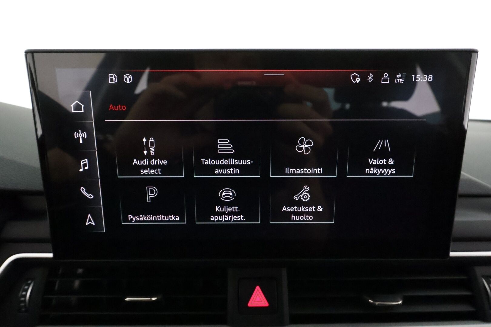 Audi A4 2020 Sedan Business Advanced 35 TFSI 110 kW MHEV S tronic **Webasto / Koukku / ACC / LED / P.kamera / Sportpenkit** - Juuri katsastettu / Adaptiivinen vakkari / Suomi-auto / Kahdet Renkaat
