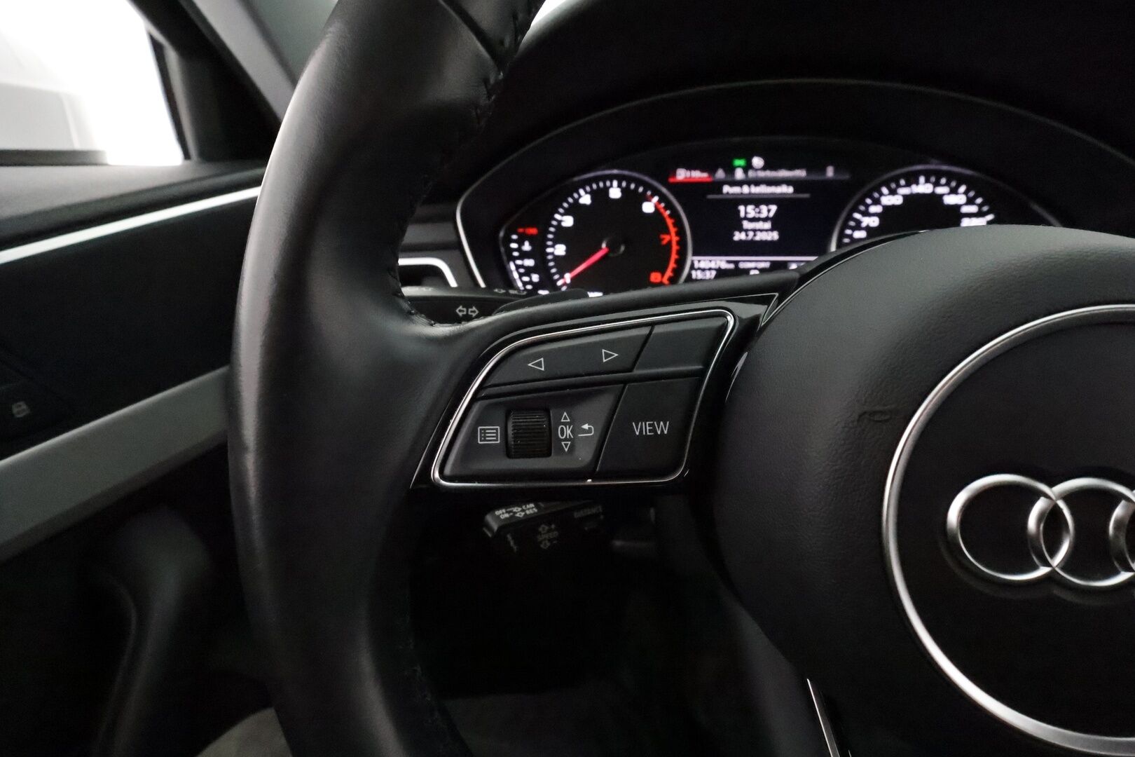 Audi A4 2020 Sedan Business Advanced 35 TFSI 110 kW MHEV S tronic **Webasto / Koukku / ACC / LED / P.kamera / Sportpenkit** - Juuri katsastettu / Adaptiivinen vakkari / Suomi-auto / Kahdet Renkaat