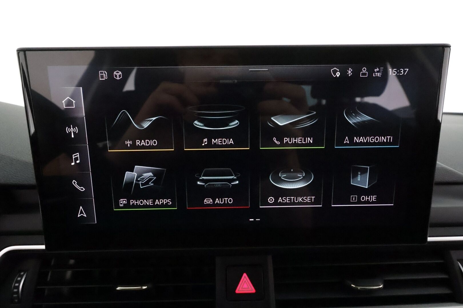 Audi A4 2020 Sedan Business Advanced 35 TFSI 110 kW MHEV S tronic **Webasto / Koukku / ACC / LED / P.kamera / Sportpenkit** - Adaptiivinen vakkari / Suomi-auto / Kahdet Renkaat