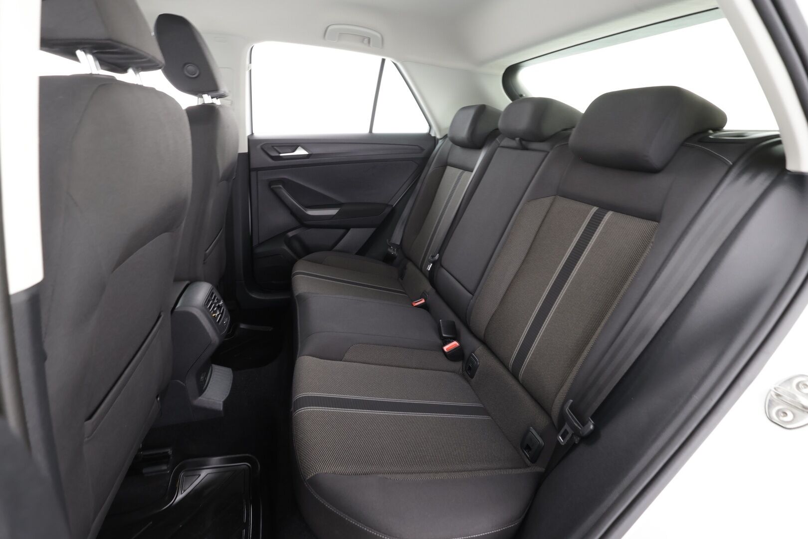 Volkswagen T-Roc 2020 Style Limited 1,5 TSI EVO 110 kW DSG * Webasto / LED / ACC / P.Tutkat / Kaistavahti / Bluetooth * - Suomi-auto / Kahdet renkaat