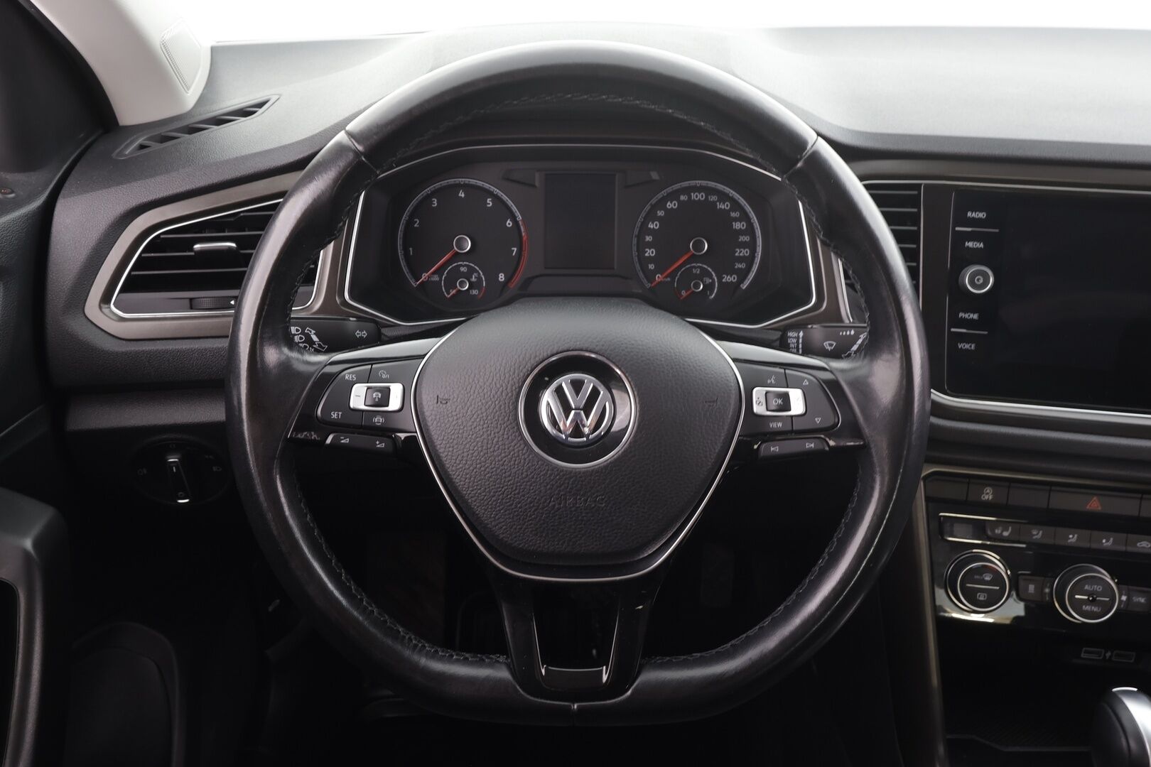 Volkswagen T-Roc 2020 Style Limited 1,5 TSI EVO 110 kW DSG * Webasto / LED / ACC / P.Tutkat / Kaistavahti / Bluetooth * - Suomi-auto / Kahdet renkaat