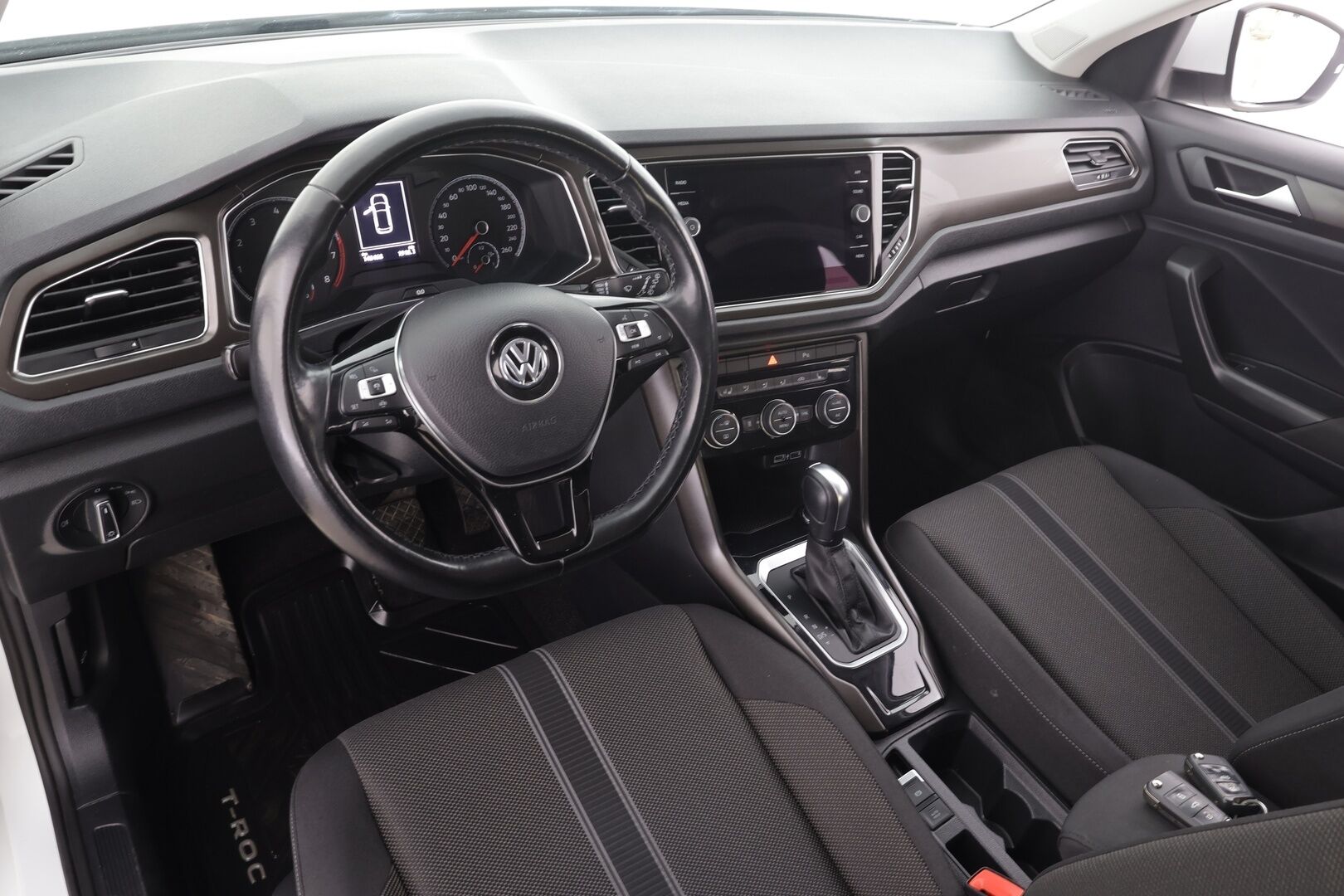 Volkswagen T-Roc 2020 Style Limited 1,5 TSI EVO 110 kW DSG * Webasto / LED / ACC / P.Tutkat / Kaistavahti / Bluetooth * - Suomi-auto / Kahdet renkaat