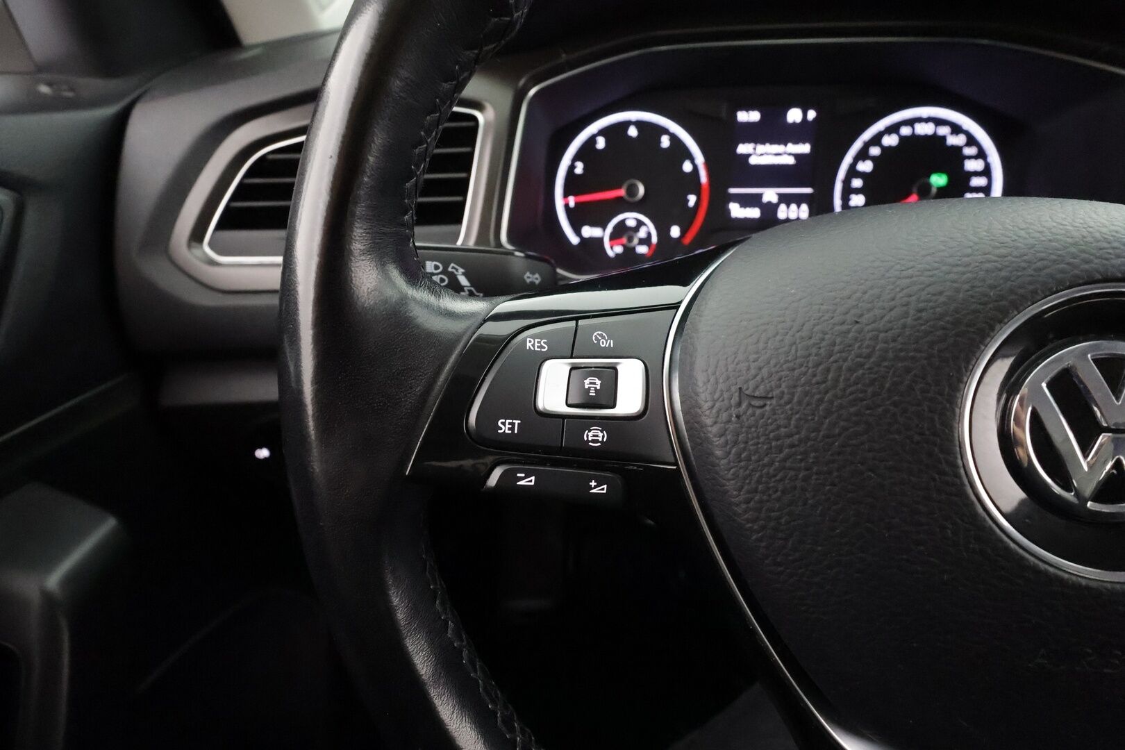 Volkswagen T-Roc 2020 Style Limited 1,5 TSI EVO 110 kW DSG * Webasto / LED / ACC / P.Tutkat / Kaistavahti / Bluetooth * - Suomi-auto / Kahdet renkaat