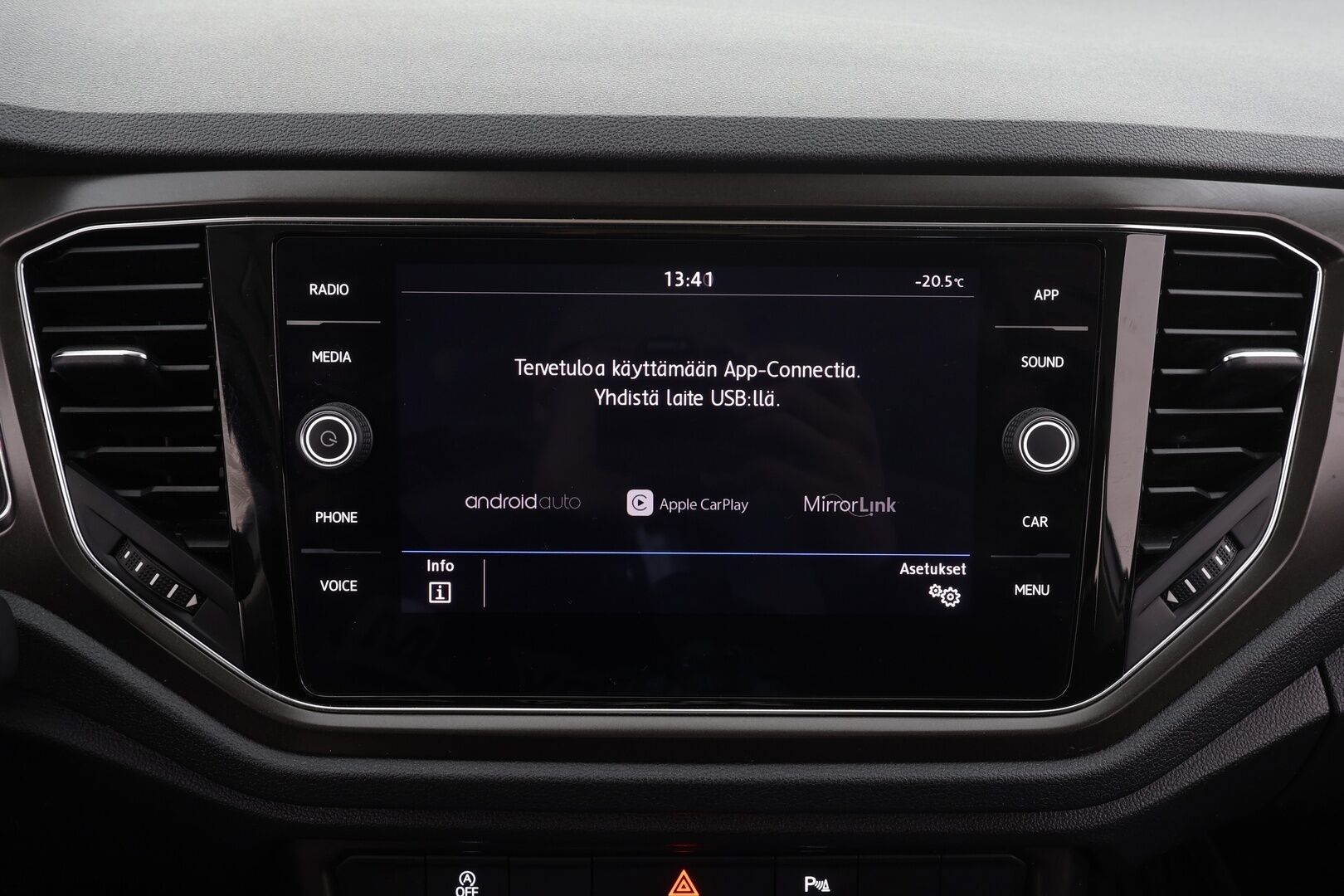 Volkswagen T-Roc 2020 Style Limited 1,5 TSI EVO 110 kW DSG * Webasto / LED / ACC / P.Tutkat / Kaistavahti / Bluetooth * - Suomi-auto / Kahdet renkaat