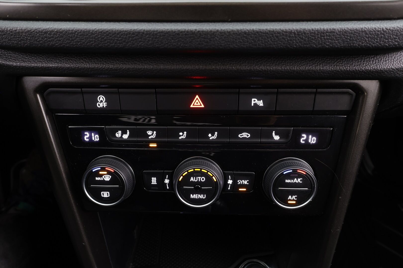 Volkswagen T-Roc 2020 Style Limited 1,5 TSI EVO 110 kW DSG * Webasto / LED / ACC / P.Tutkat / Kaistavahti / Bluetooth * - Suomi-auto / Kahdet renkaat