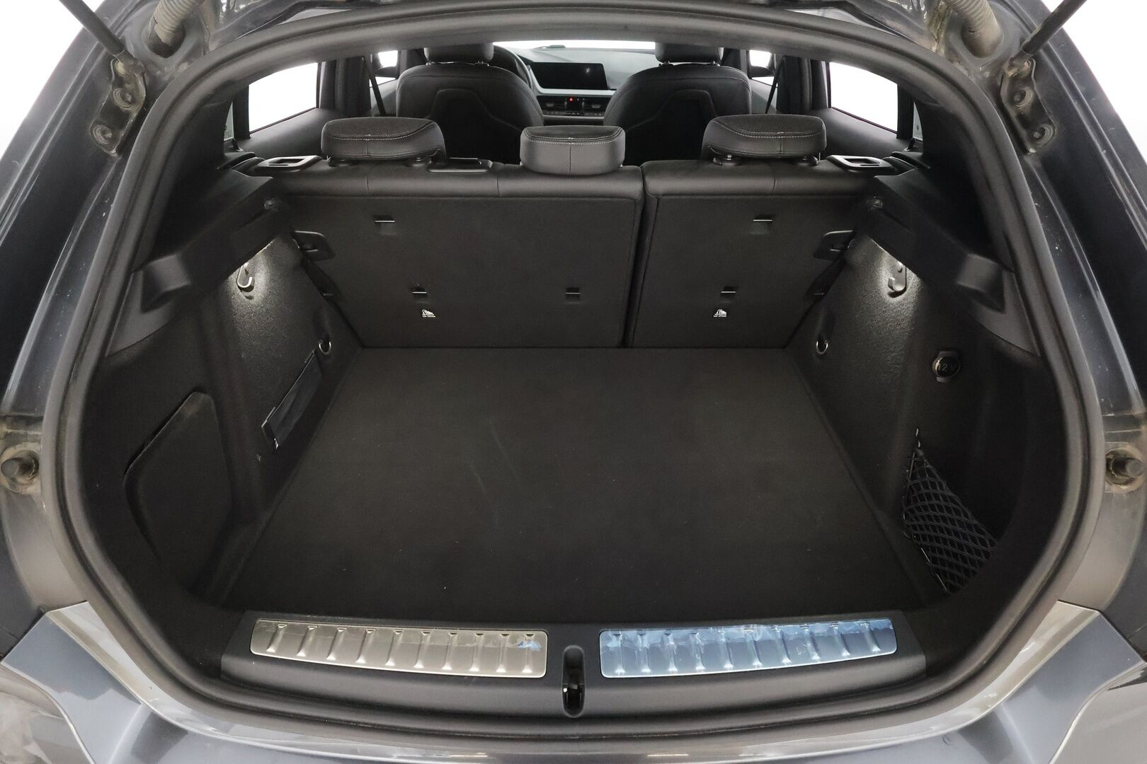 BMW 118 2020 F40 Hatchback 118i A Business - | Sporttipenkit | LED | Puolinahat | Digimittaristo | Navi | P.tutkat | Kaistavahti | Vakkari | Aut. pitkät | 2x renkaat aluin | 