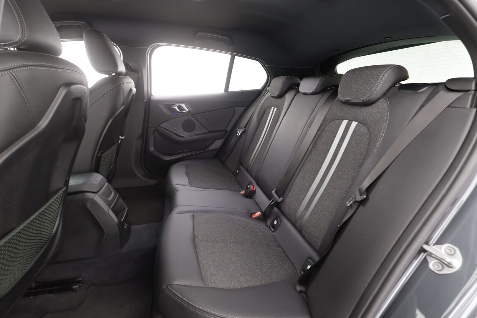 BMW 118 2020 F40 Hatchback 118i A Business - | Sporttipenkit | LED | Puolinahat | Digimittaristo | Navi | P.tutkat | Kaistavahti | Vakkari | Aut. pitkät | 2x renkaat aluin | 
