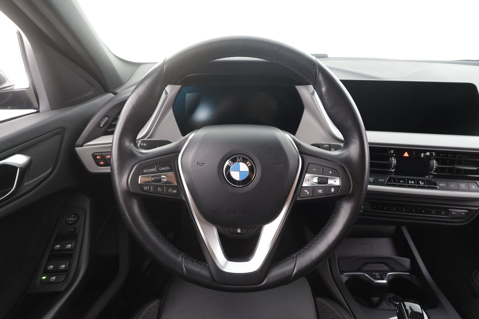 BMW 118 2020 F40 Hatchback 118i A Business - | Sporttipenkit | LED | Puolinahat | Digimittaristo | Navi | P.tutkat | Kaistavahti | Vakkari | Aut. pitkät | 2x renkaat aluin | 