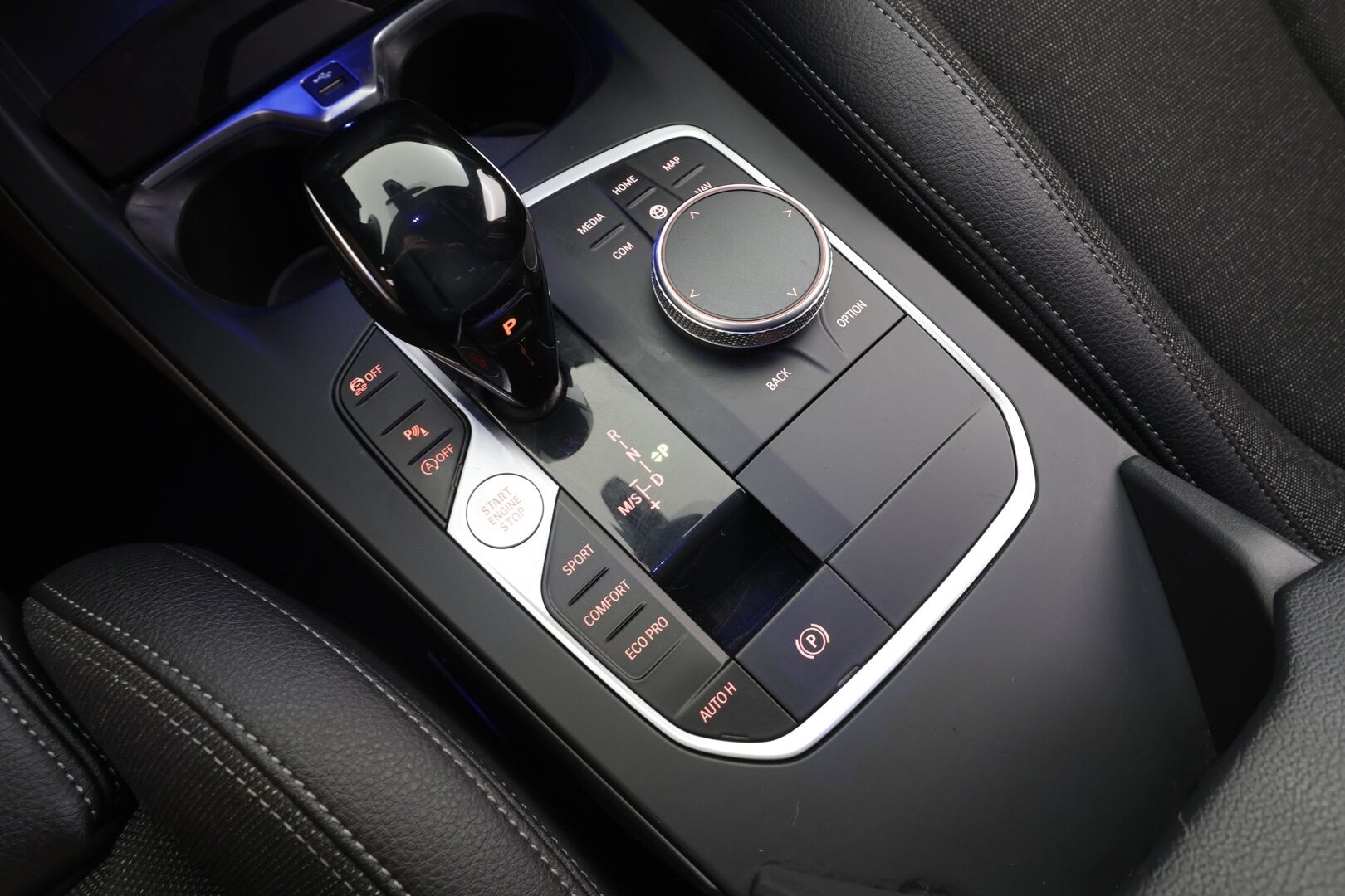 BMW 118 2020 F40 Hatchback 118i A Business - | Sporttipenkit | LED | Puolinahat | Digimittaristo | Navi | P.tutkat | Kaistavahti | Vakkari | Aut. pitkät | 2x renkaat aluin | 