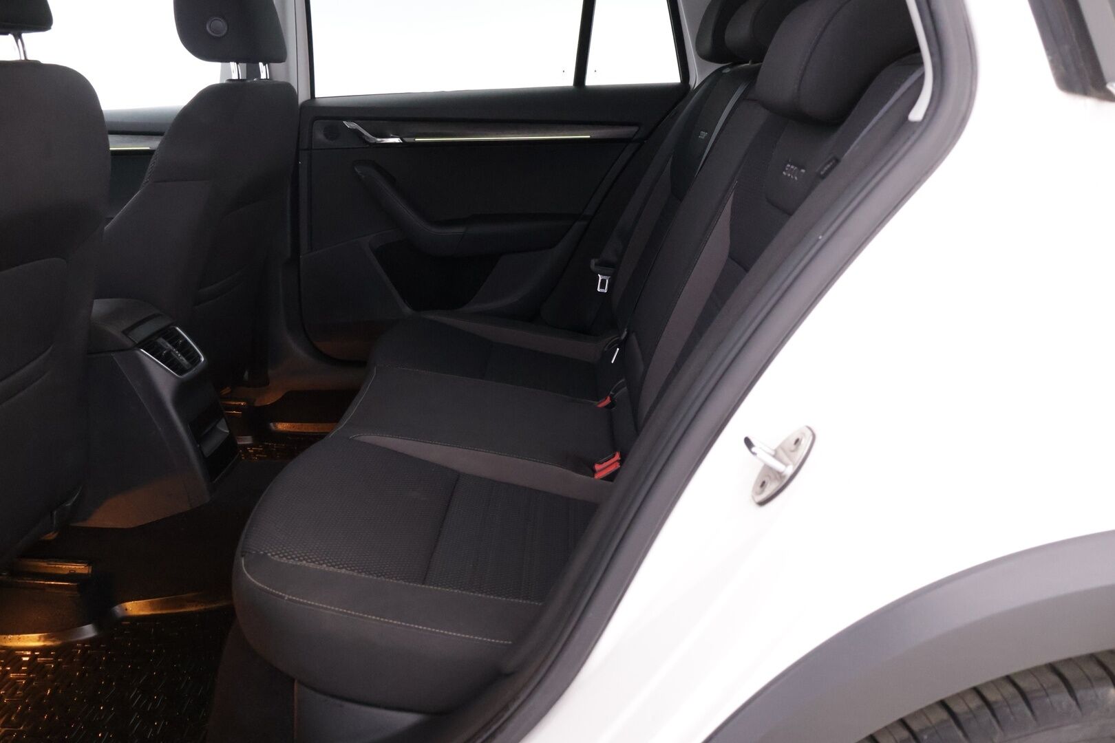 Skoda Octavia 2018 2,0 Combi TDI 184 4x4 Scout DSG Autom. - YritysOutlet - Myydään vain yrityksille - Lohko / Koukku / ACC / Kaukovaloautomatiikka!