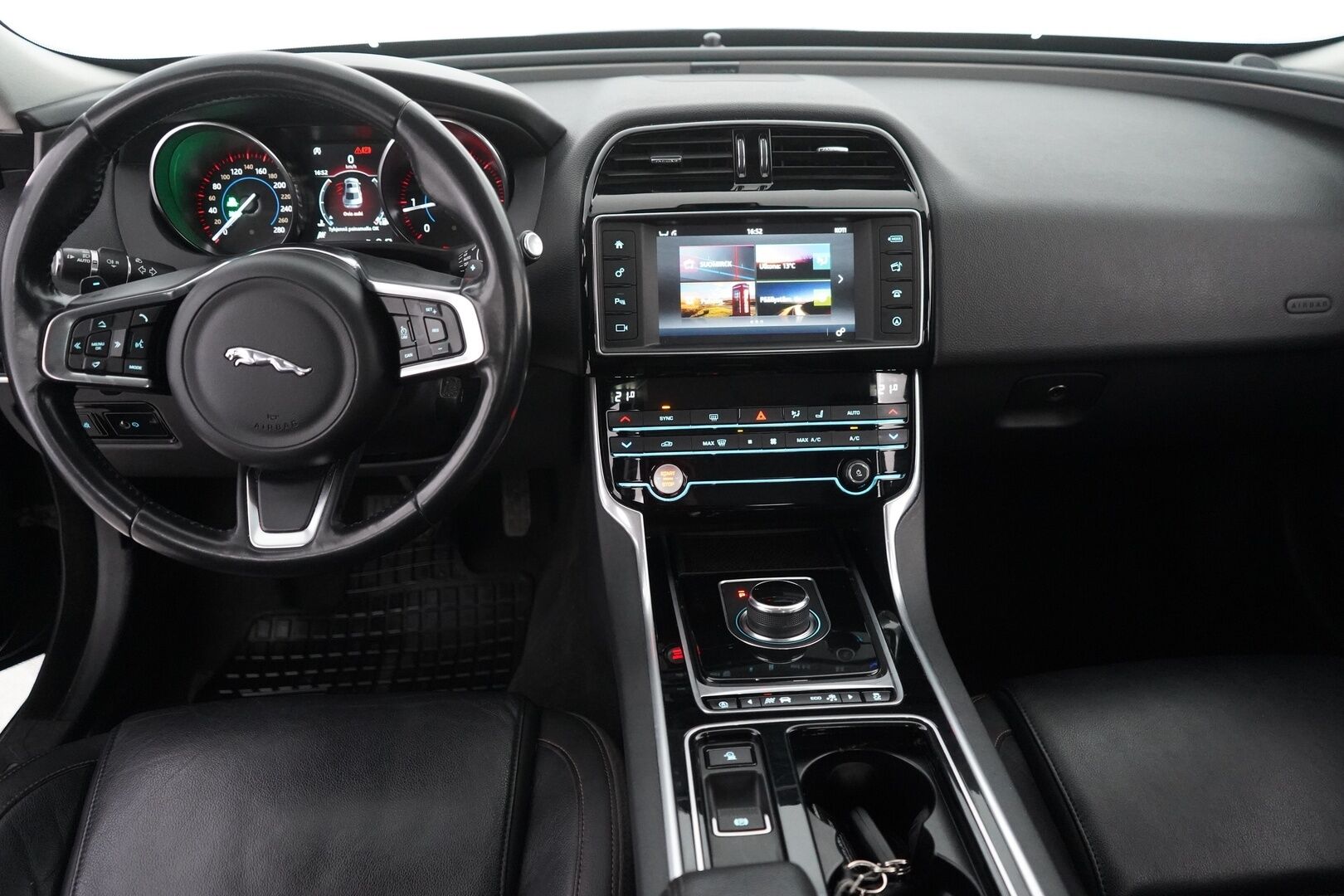 Jaguar XE 2018 20d Business AWD Aut R-SPORT - HUUTOKAUPAT.COM | R-Sport | Neliveto | 2 x vanteet | Koukku | Kamera | Nahat - KORKO VAIN 3,99 %