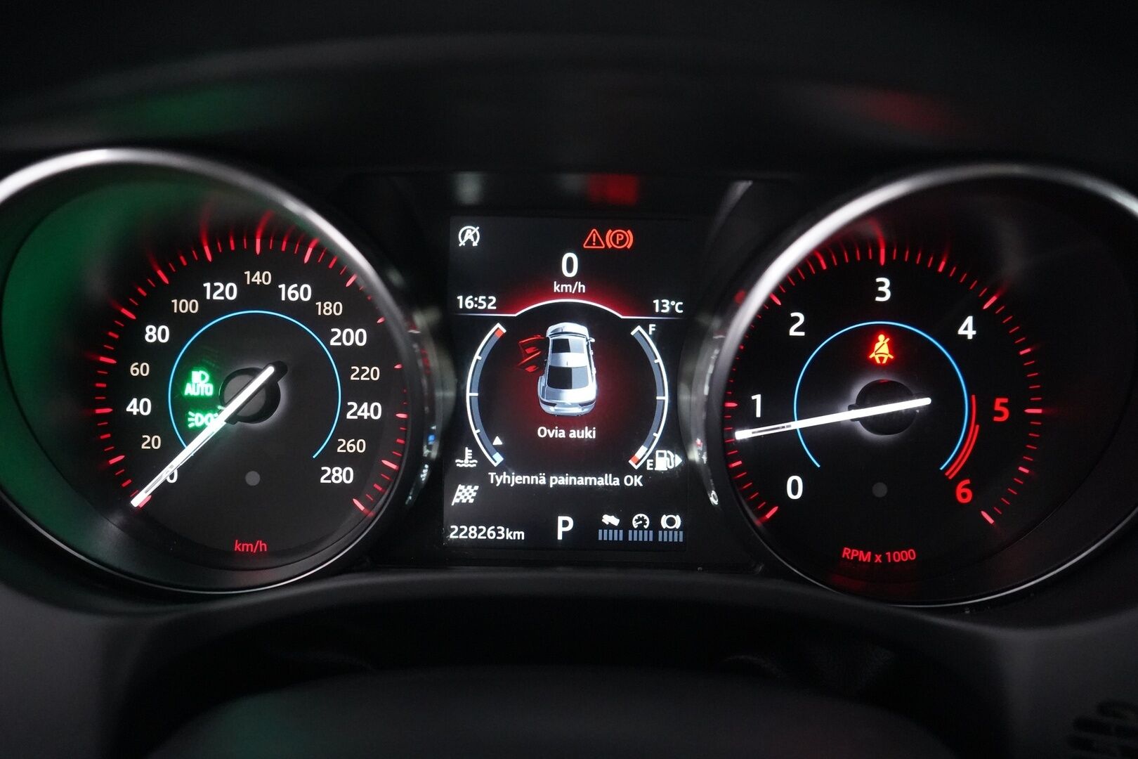 Jaguar XE 2018 20d Business AWD Aut R-SPORT - HUUTOKAUPAT.COM | R-Sport | Neliveto | 2 x vanteet | Koukku | Kamera | Nahat - KORKO VAIN 3,99 %