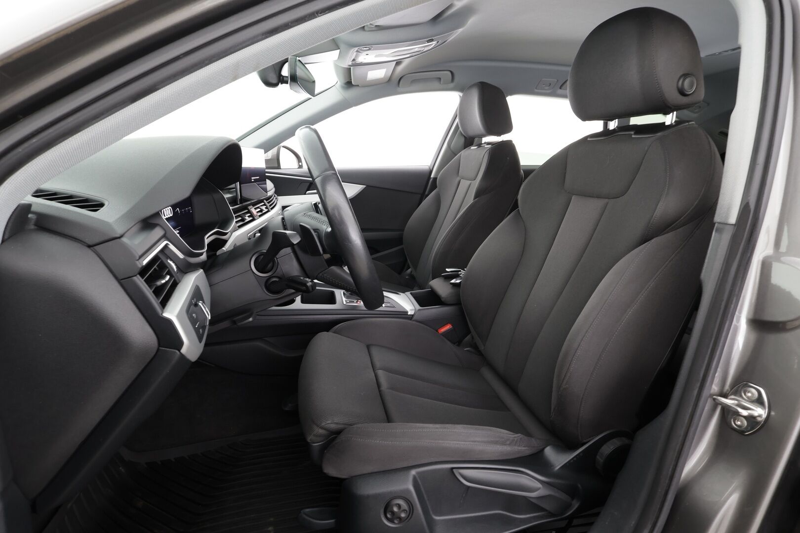 Audi A4 Allroad 2020 Business Edition 40 TDI 140 kW quattro S tronic * Webasto / Vetokoukku / Matrix LED / Digimittaristo / Sporttipenkit ** - Suomi-auto / Kahdet renkaat aluvanteilla 