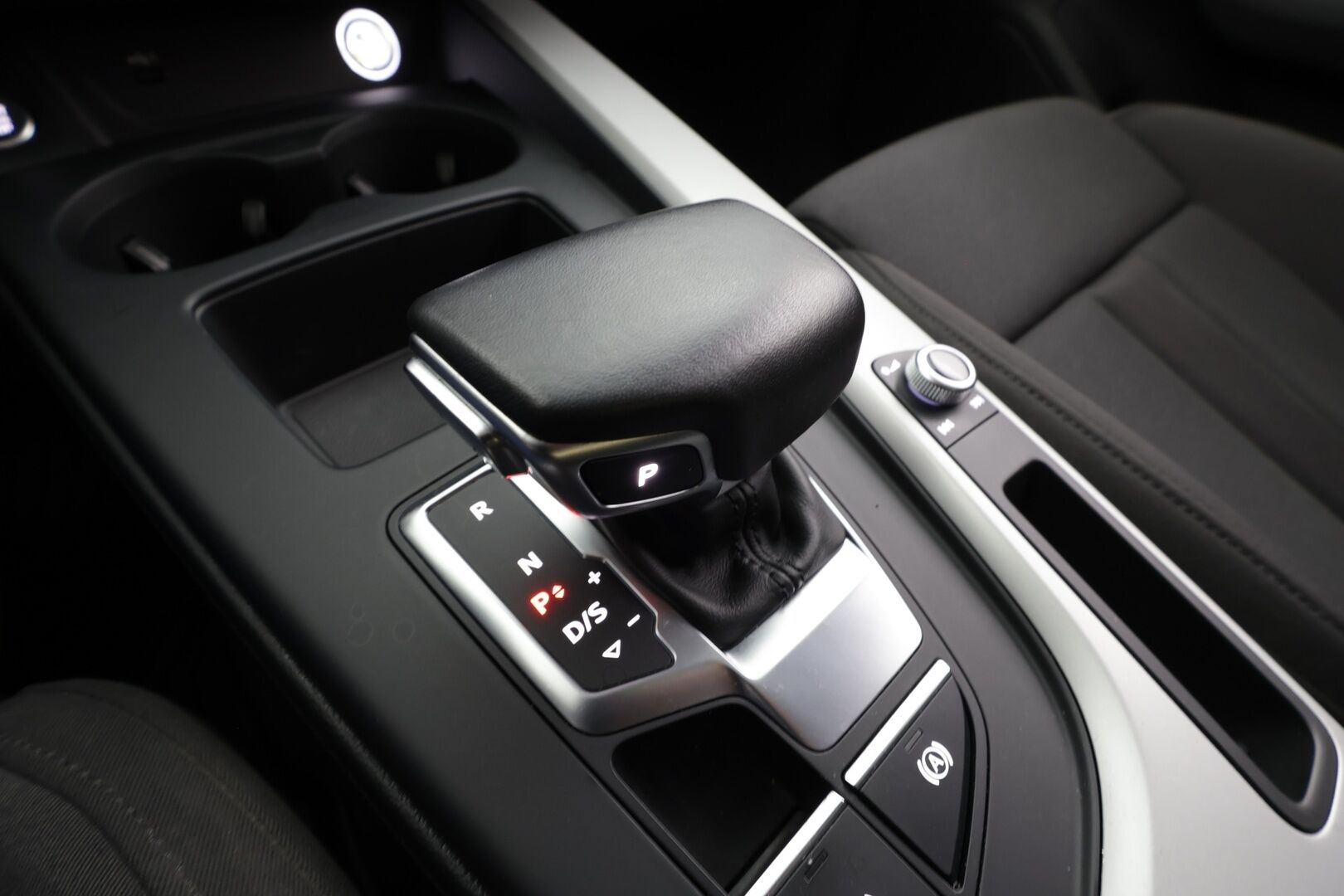Audi A4 Allroad 2020 Business Comfort Edition 40 TDI 140 kW quattro S tronic - Webasto | Vetokoukku | Matrix LED | Digital Cockpit | Sporttipenkit | Suomi-auto | Apple&Android | Upea!