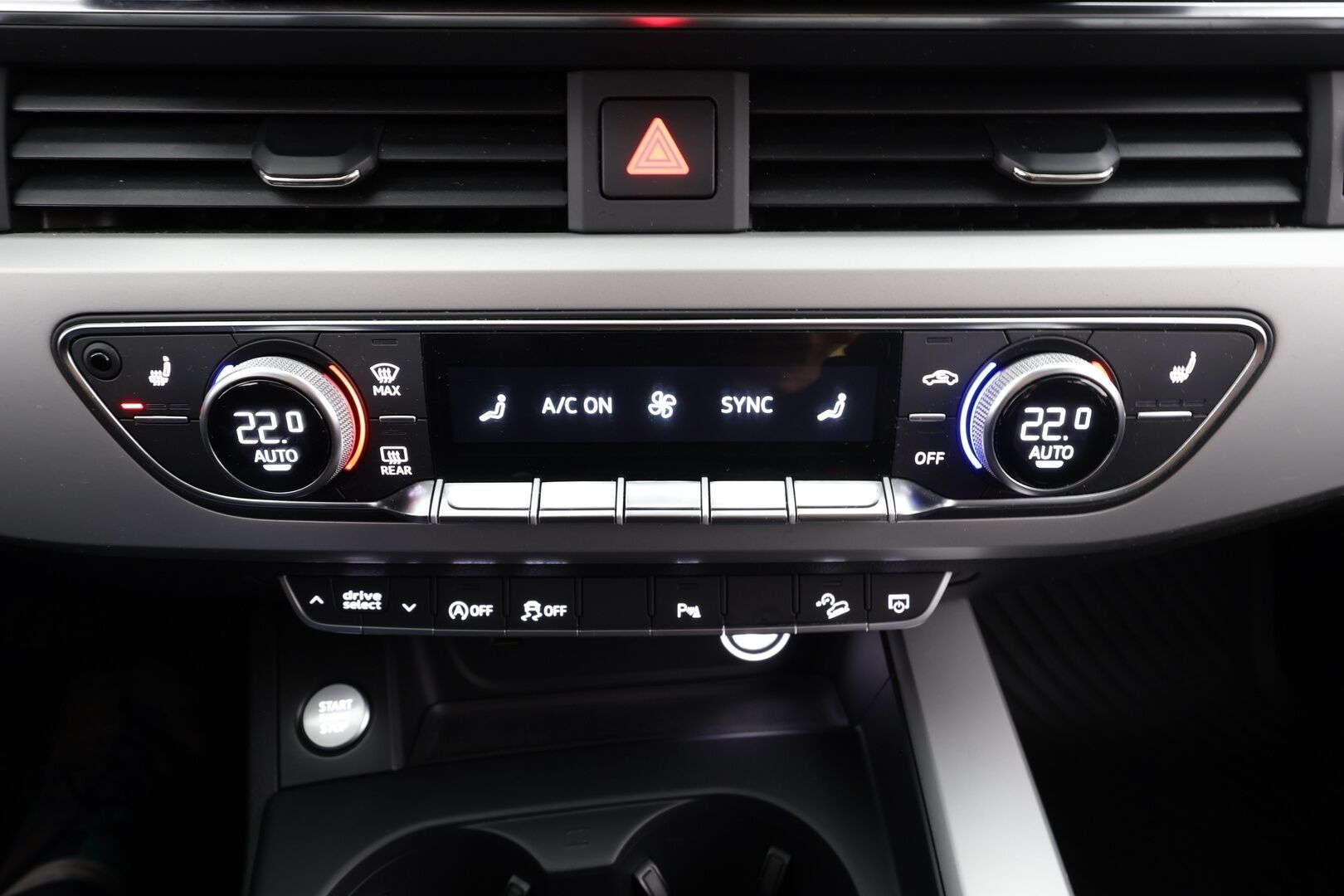 Audi A4 Allroad 2020 Business Edition 40 TDI 140 kW quattro S tronic * Webasto / Vetokoukku / Matrix LED / Digimittaristo / Sporttipenkit ** - Suomi-auto / Kahdet renkaat aluvanteilla 