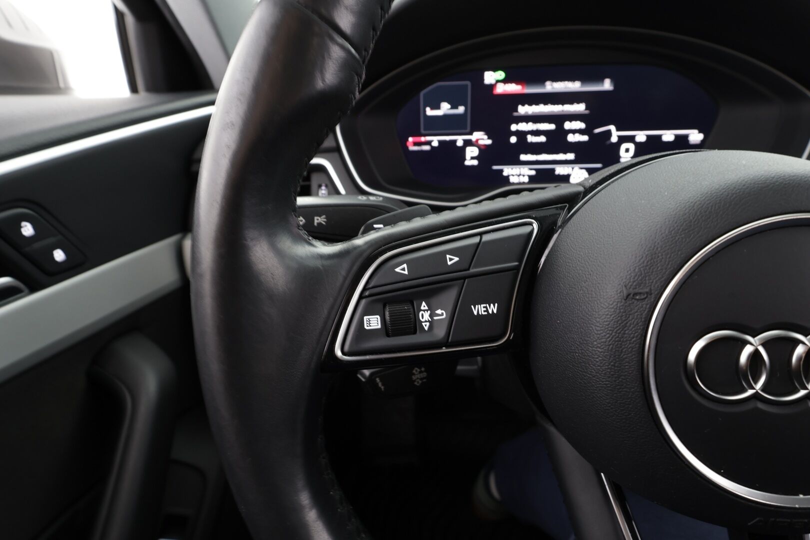 Audi A4 Allroad 2020 Business Comfort Edition 40 TDI 140 kW quattro S tronic - Webasto | Vetokoukku | Matrix LED | Digital Cockpit | Sporttipenkit | Suomi-auto | Apple&Android | Upea!