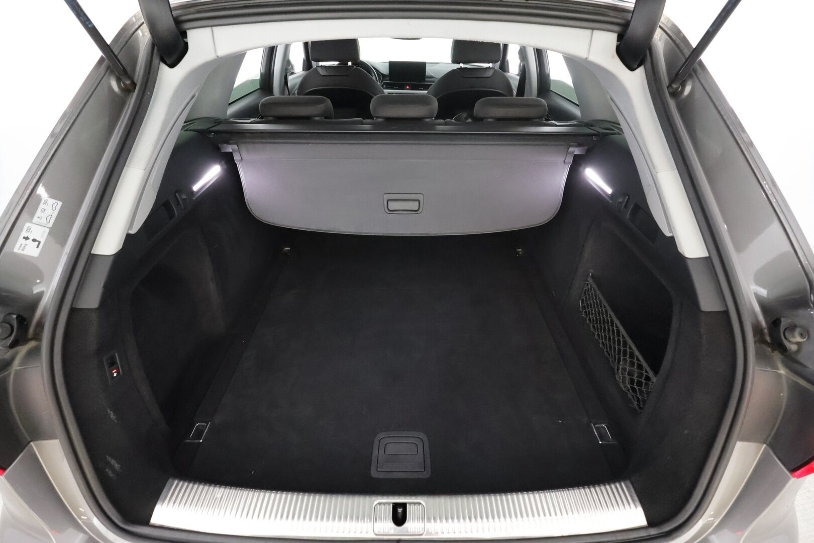 Audi A4 Allroad 2020 Business Comfort Edition 40 TDI 140 kW quattro S tronic - Webasto | Vetokoukku | Matrix LED | Digital Cockpit | Sporttipenkit | Suomi-auto | Apple&Android | Upea!