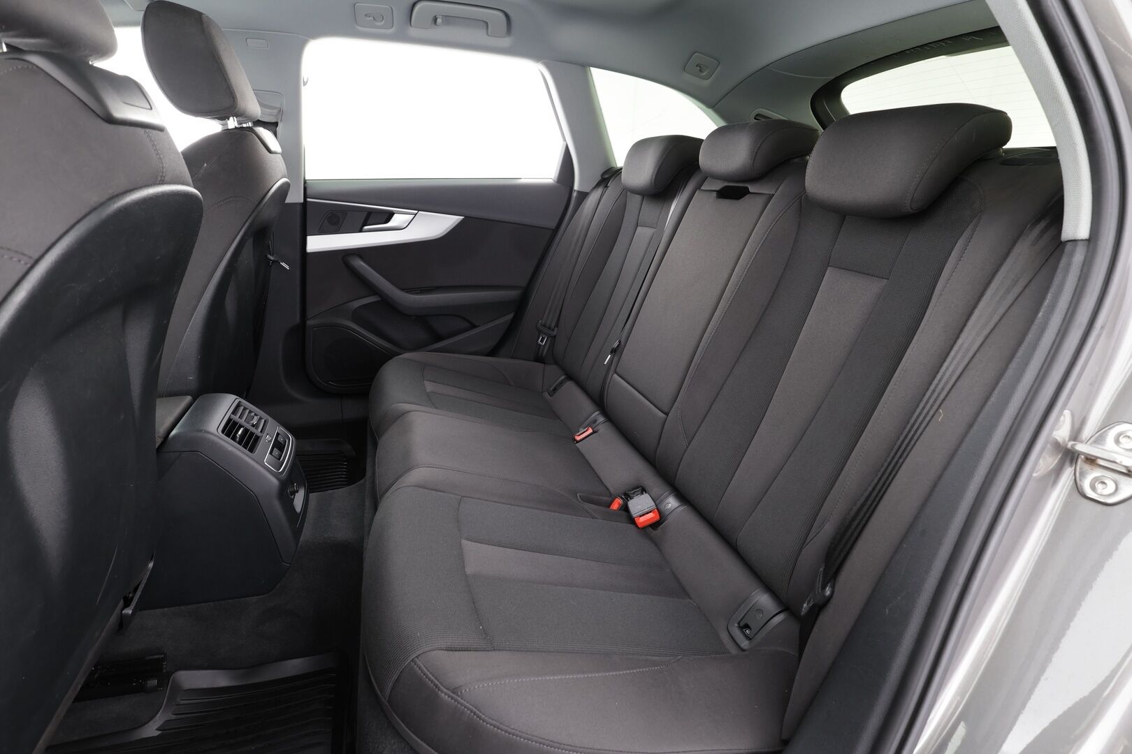 Audi A4 Allroad 2020 Business Comfort Edition 40 TDI 140 kW quattro S tronic - Webasto | Vetokoukku | Matrix LED | Digital Cockpit | Sporttipenkit | Suomi-auto | Apple&Android | Upea!