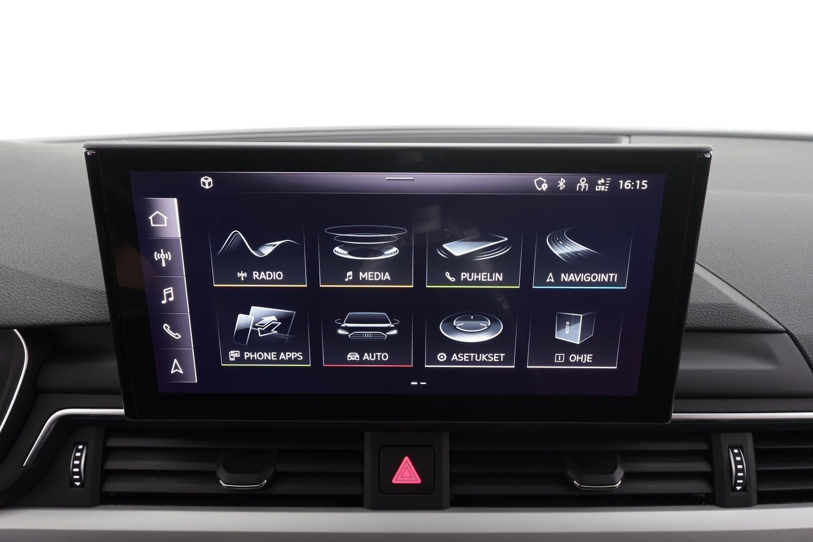 Audi A4 allroad quattro 2020 Business Comfort Edition 40 TDI 140 kW quattro S tronic * Webasto / Vetokoukku / Matrix LED / Digimittaristo / Peruutustutkat - Suomi-auto / Kahdet renkaat aluvanteilla 