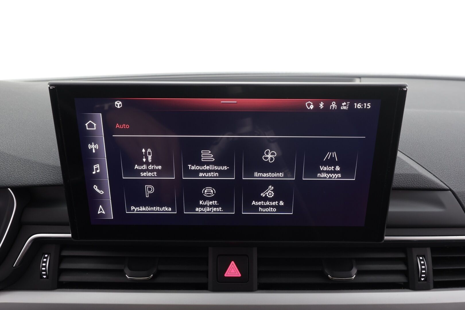 Audi A4 allroad quattro 2020 Business Comfort Edition 40 TDI 140 kW quattro S tronic * Webasto / Vetokoukku / Matrix LED / Digimittaristo / Peruutustutkat - Suomi-auto / Kahdet renkaat aluvanteilla 