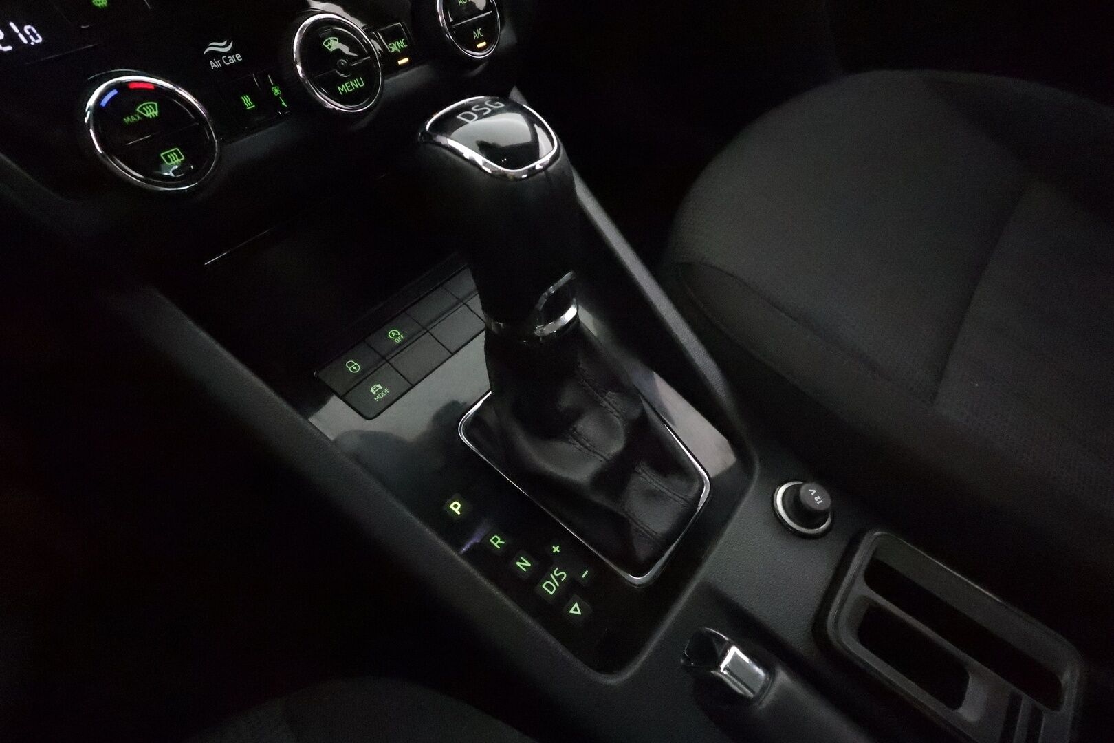 Skoda Octavia 2020 1,5 TSI Style BusinessLine DSG **Webasto / Koukku / ACC / LED / P.Tutkat / Navi / Kaistavahti / Keyless** - 1-om Suomi-auto / Kahdet Renkaat