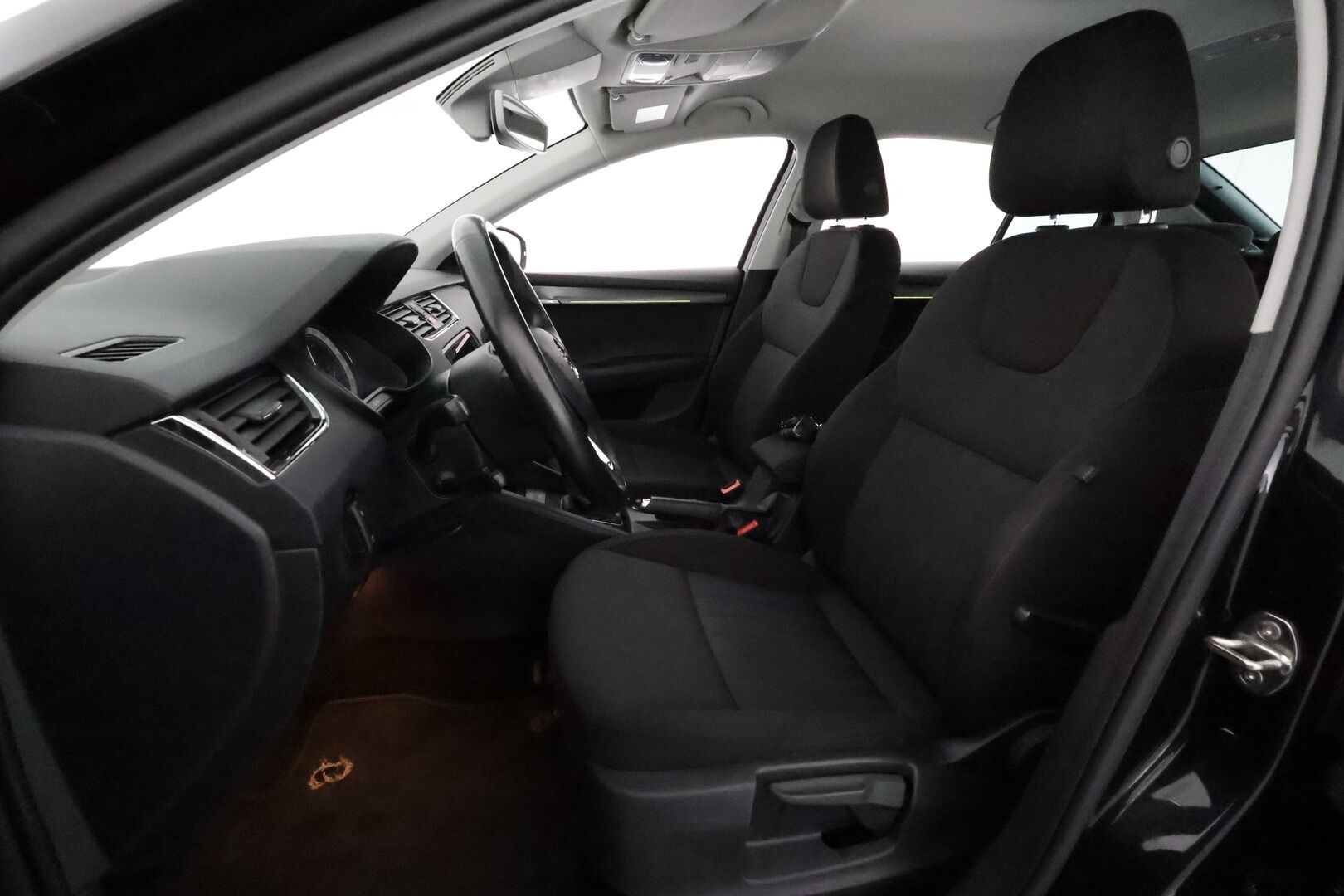 Skoda Octavia 2020 1,5 TSI Style BusinessLine DSG **Webasto / Koukku / ACC / LED / P.Tutkat / Navi / Kaistavahti / Keyless** - 1-om Suomi-auto / Kahdet Renkaat