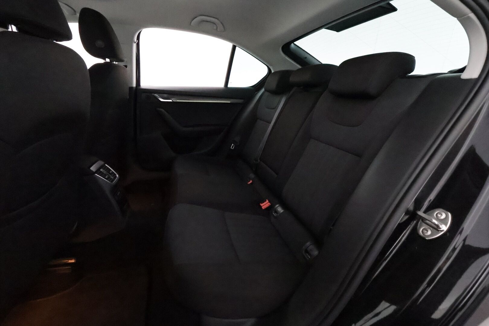 Skoda Octavia 2020 1,5 TSI Style BusinessLine DSG **Webasto / Koukku / ACC / LED / P.Tutkat / Navi / Kaistavahti / Keyless** - 1-om Suomi-auto / Kahdet Renkaat